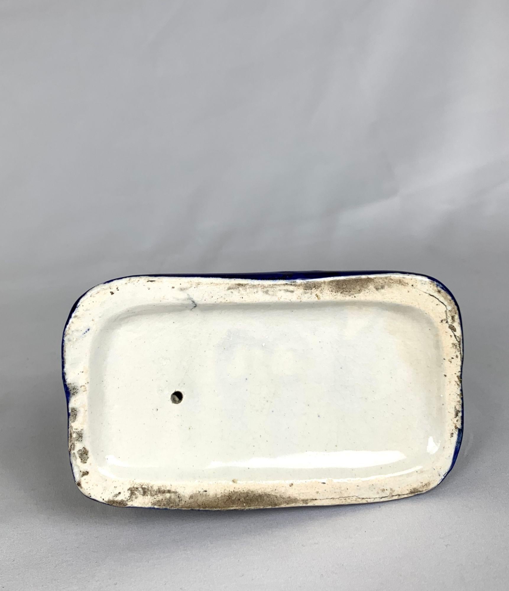 Antike Staffordshire-Keramik Katzenkatze, England, viktorianische Ära, ca. 1860 im Zustand „Gut“ im Angebot in Katonah, NY