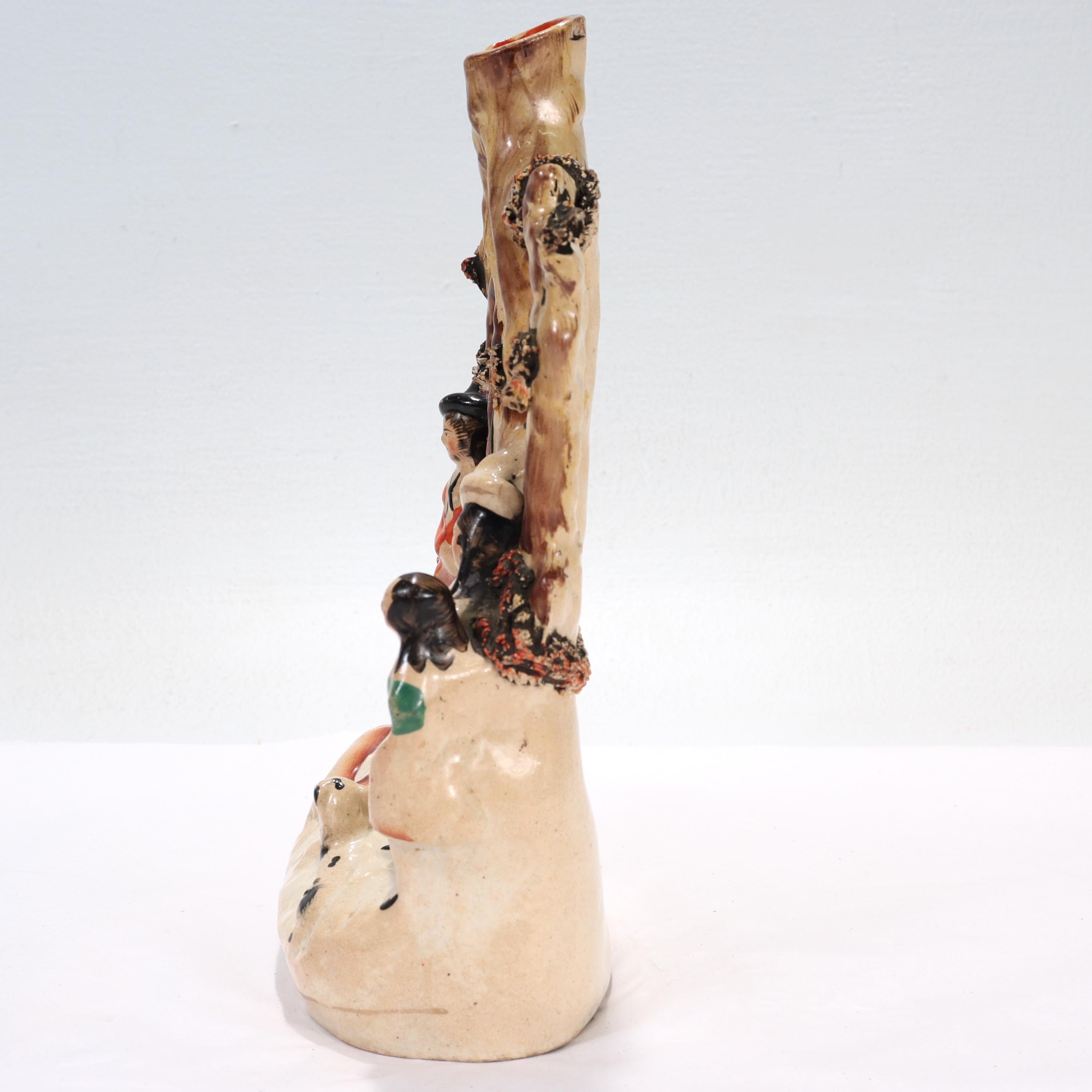Peint Figurine à dos plat d'un camp gitan avec feu de camp du Staffordshire Pottery en vente