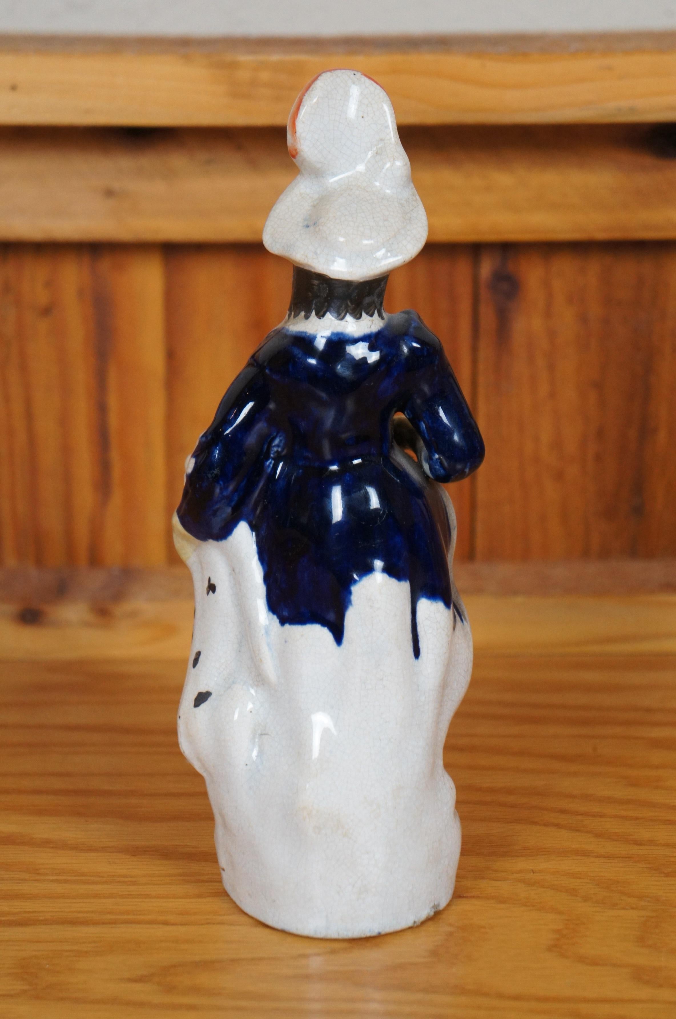 Ancienne figurine de cerf chasseur des Highlands écossais du Staffordshire, 9 po. Bon état - En vente à Dayton, OH