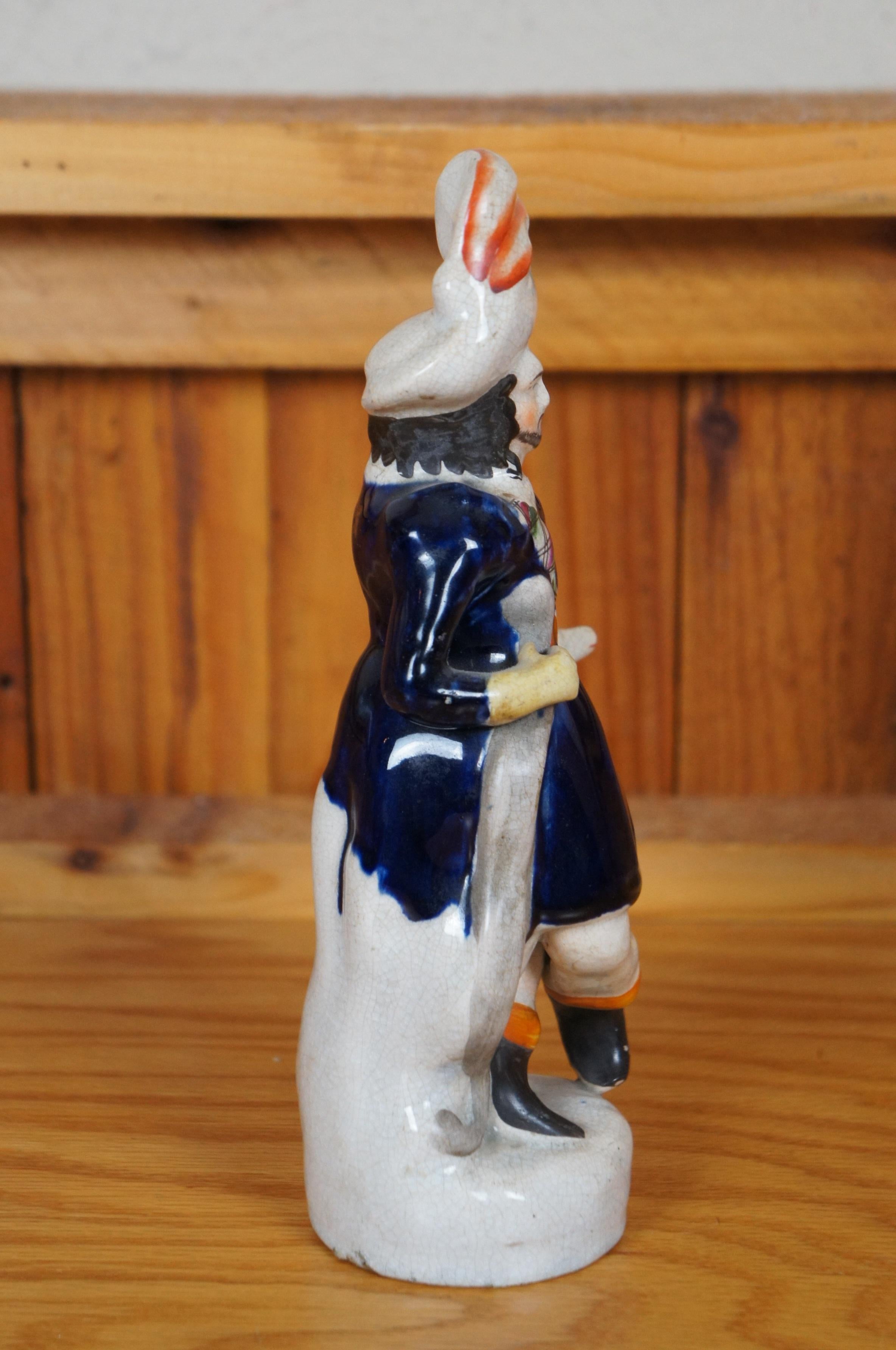 Porcelaine Ancienne figurine de cerf chasseur des Highlands écossais du Staffordshire, 9 po. en vente