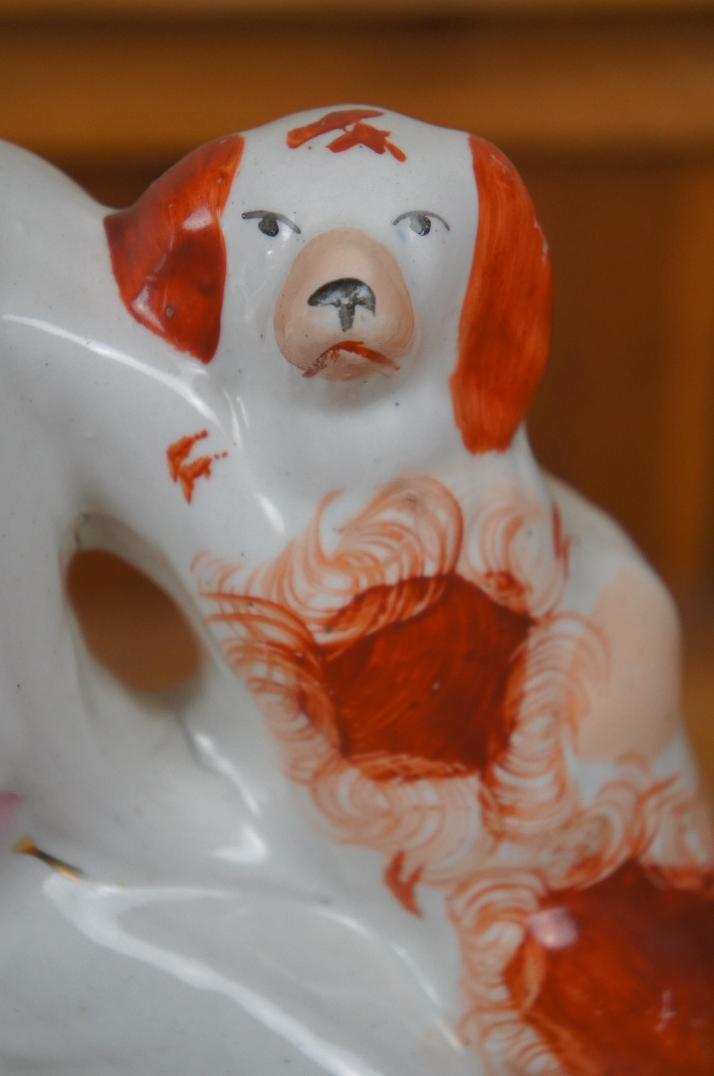Antico Staffordshire Troubadour Man & King Charles Spaniel Figurina di 13