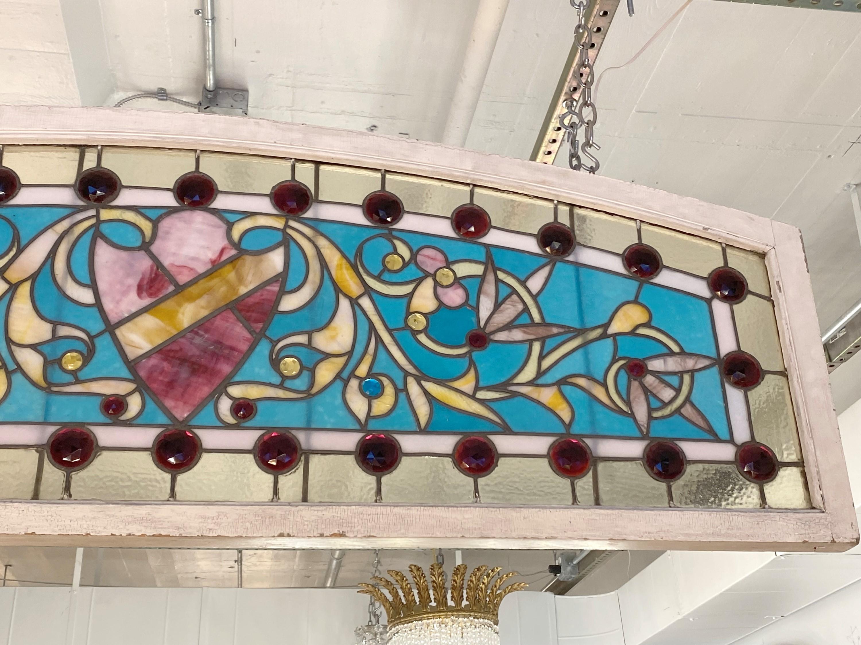 Verre teinté Antique vitrail en forme d'arche rempli de Jewells en vente