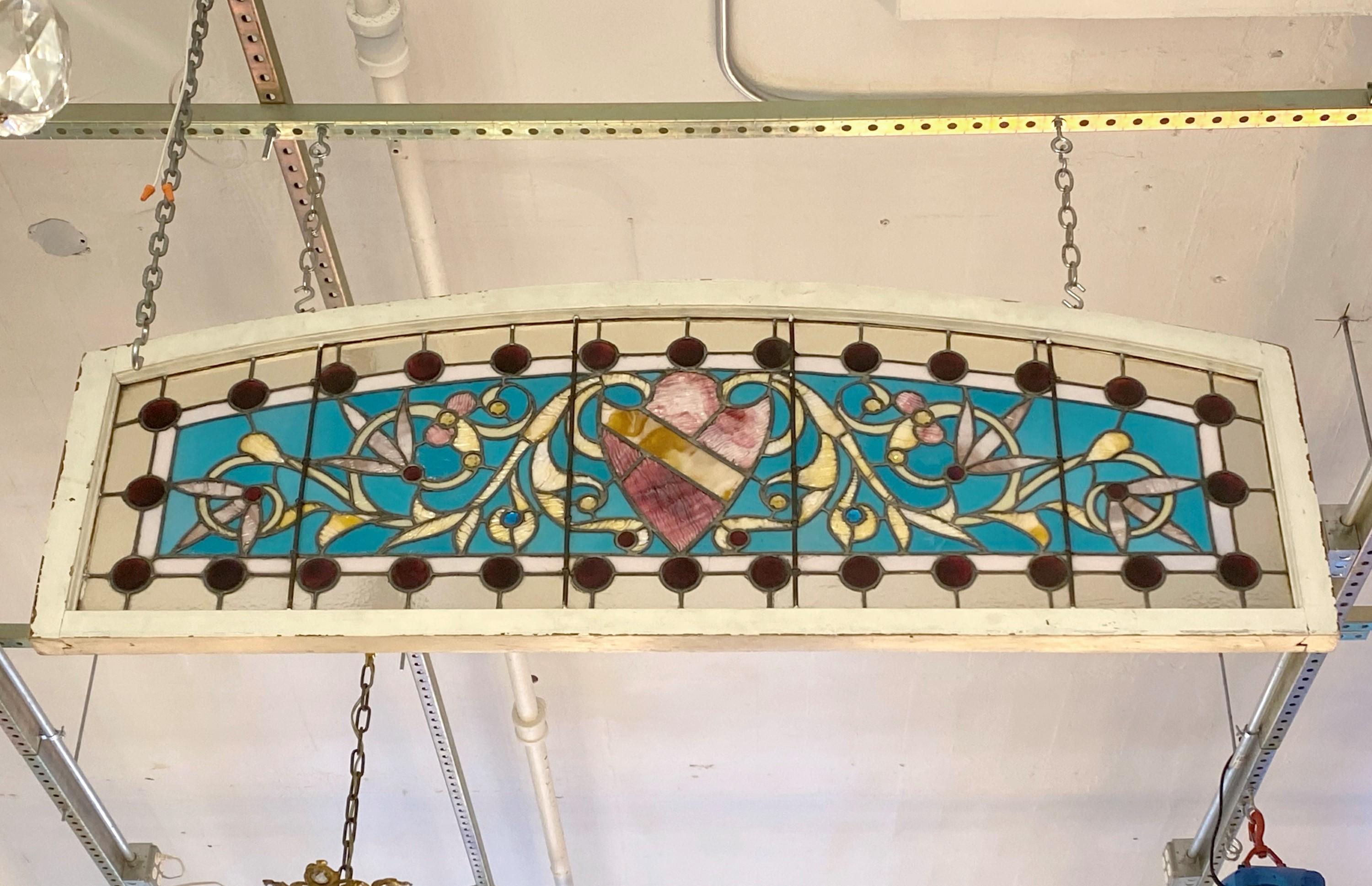 Antique vitrail en forme d'arche rempli de Jewells en vente 1