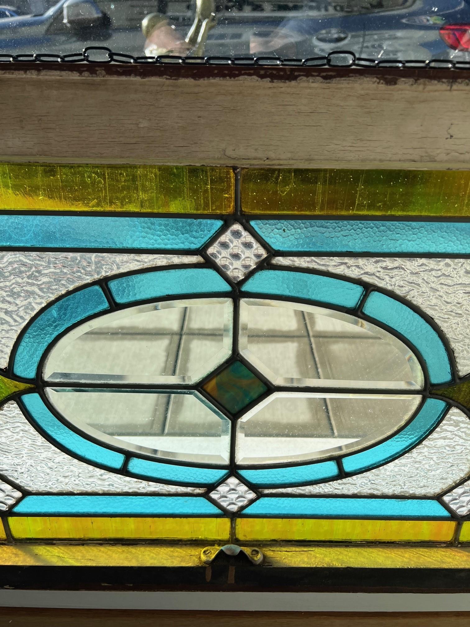 Antikes Buntglasfenster, abgeschrägtes Glasfenster, Original-Holzrahmen in der Mitte im Angebot 4