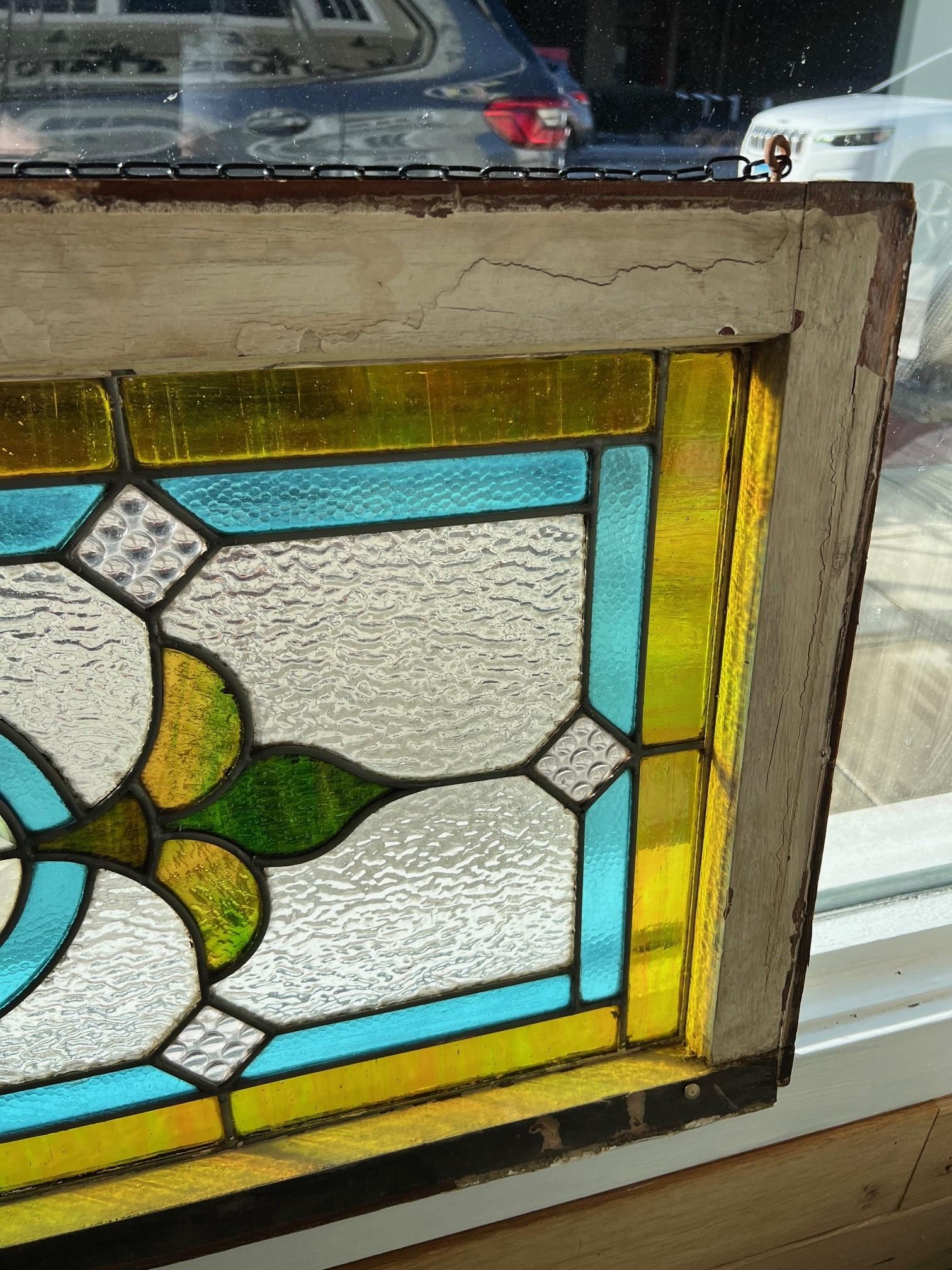 Antikes Buntglasfenster, abgeschrägtes Glasfenster, Original-Holzrahmen in der Mitte im Angebot 5