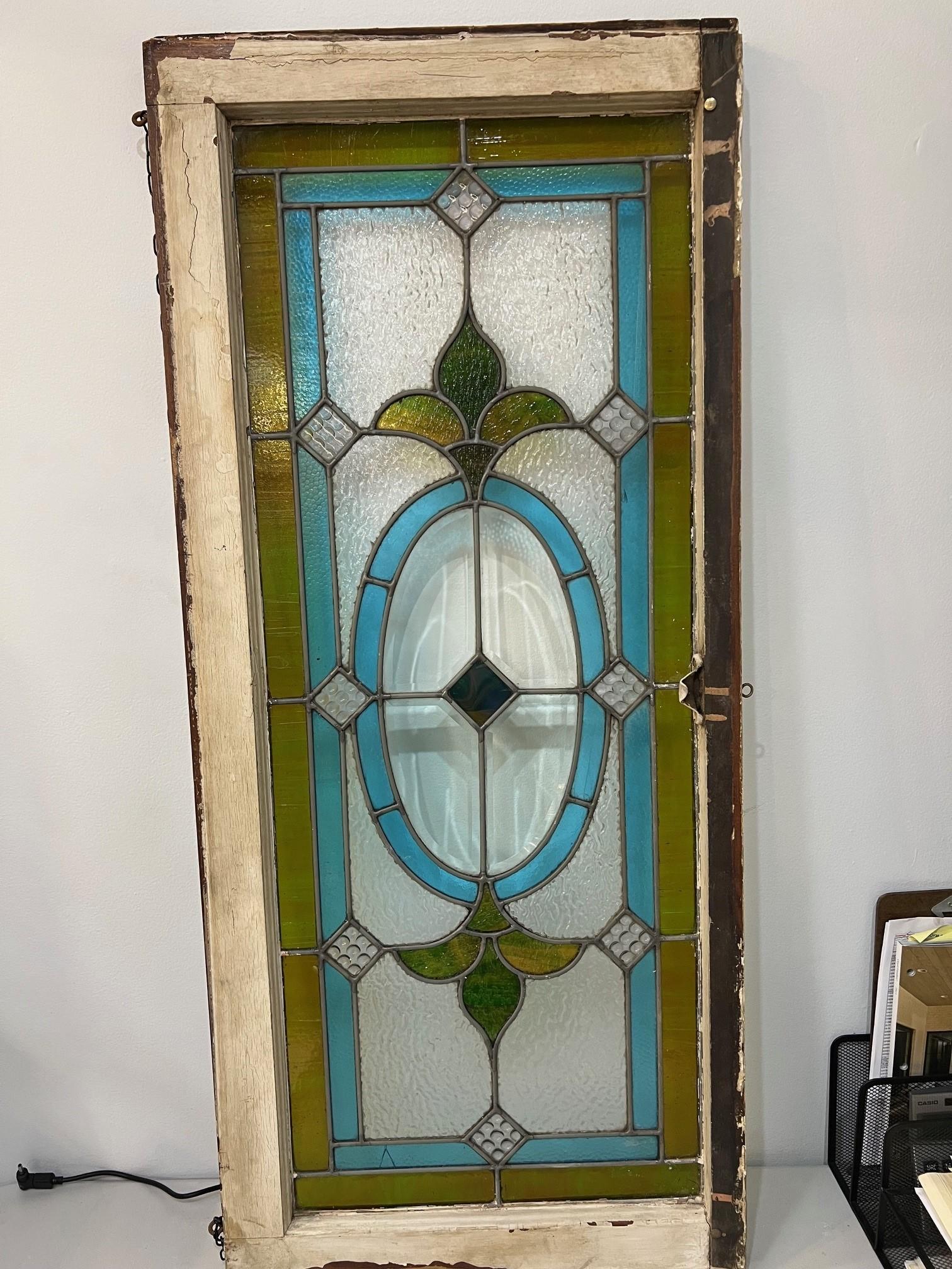 Antikes Buntglasfenster, abgeschrägtes Glasfenster, Original-Holzrahmen in der Mitte im Angebot 10