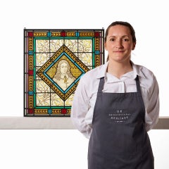 Vitrail ancien représentant une figure victorienne