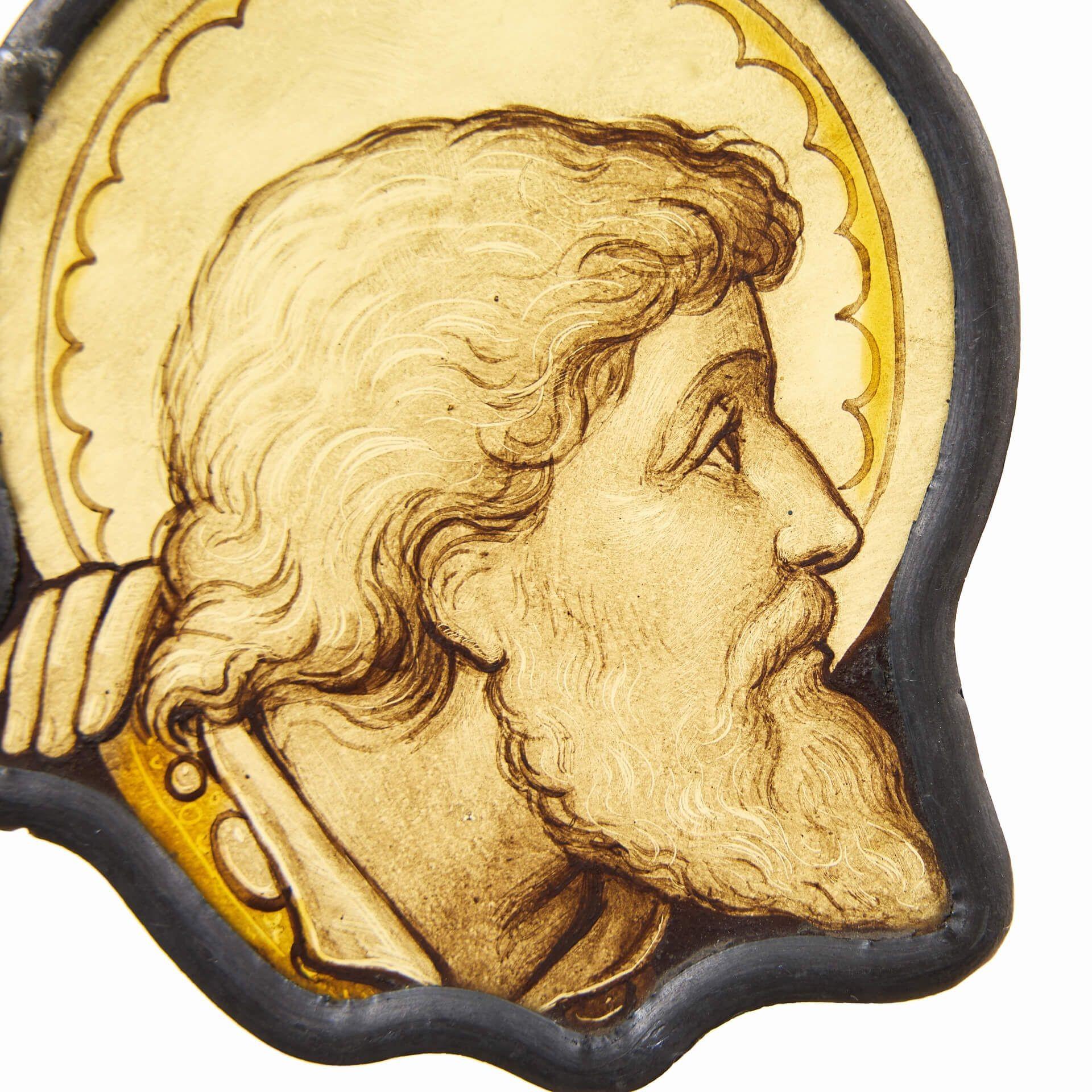 Anglais Antique panneau de suspension de vitrail représentant un saint en vente