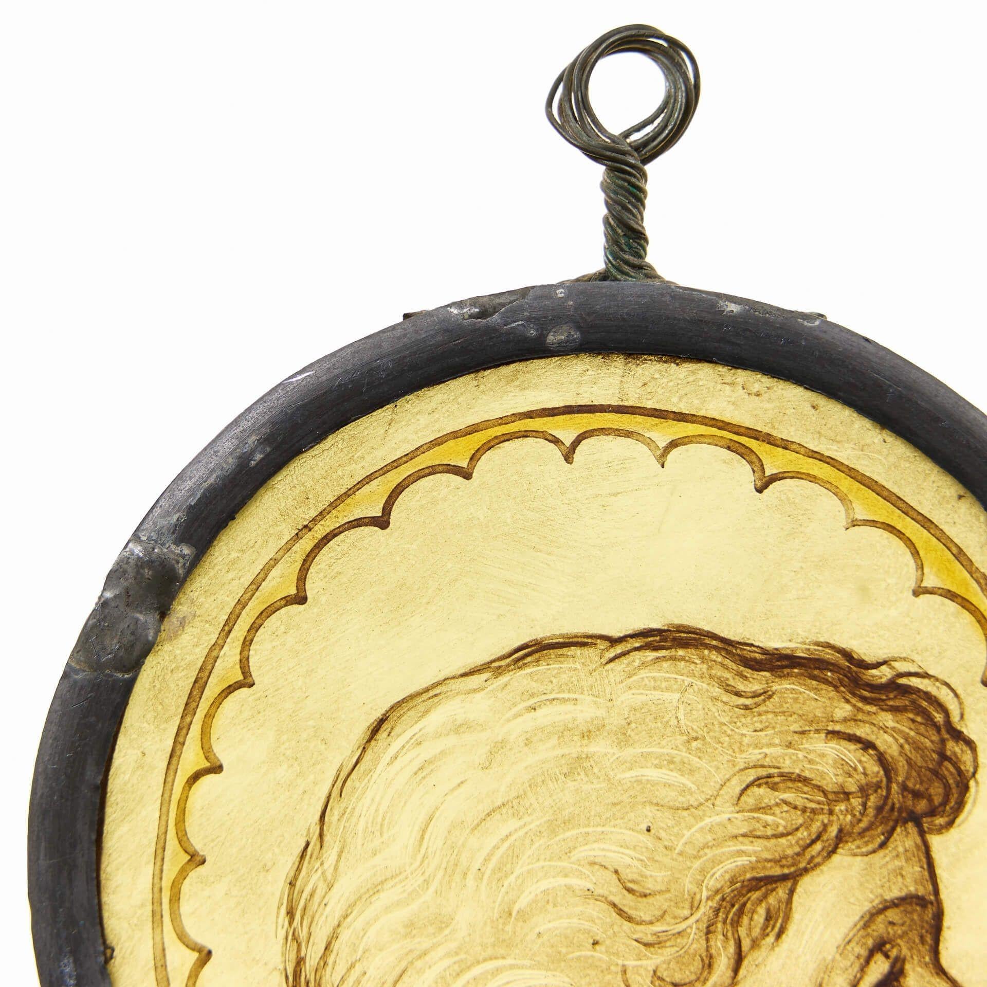 Antique panneau de suspension de vitrail représentant un saint État moyen - En vente à Wormelow, Herefordshire