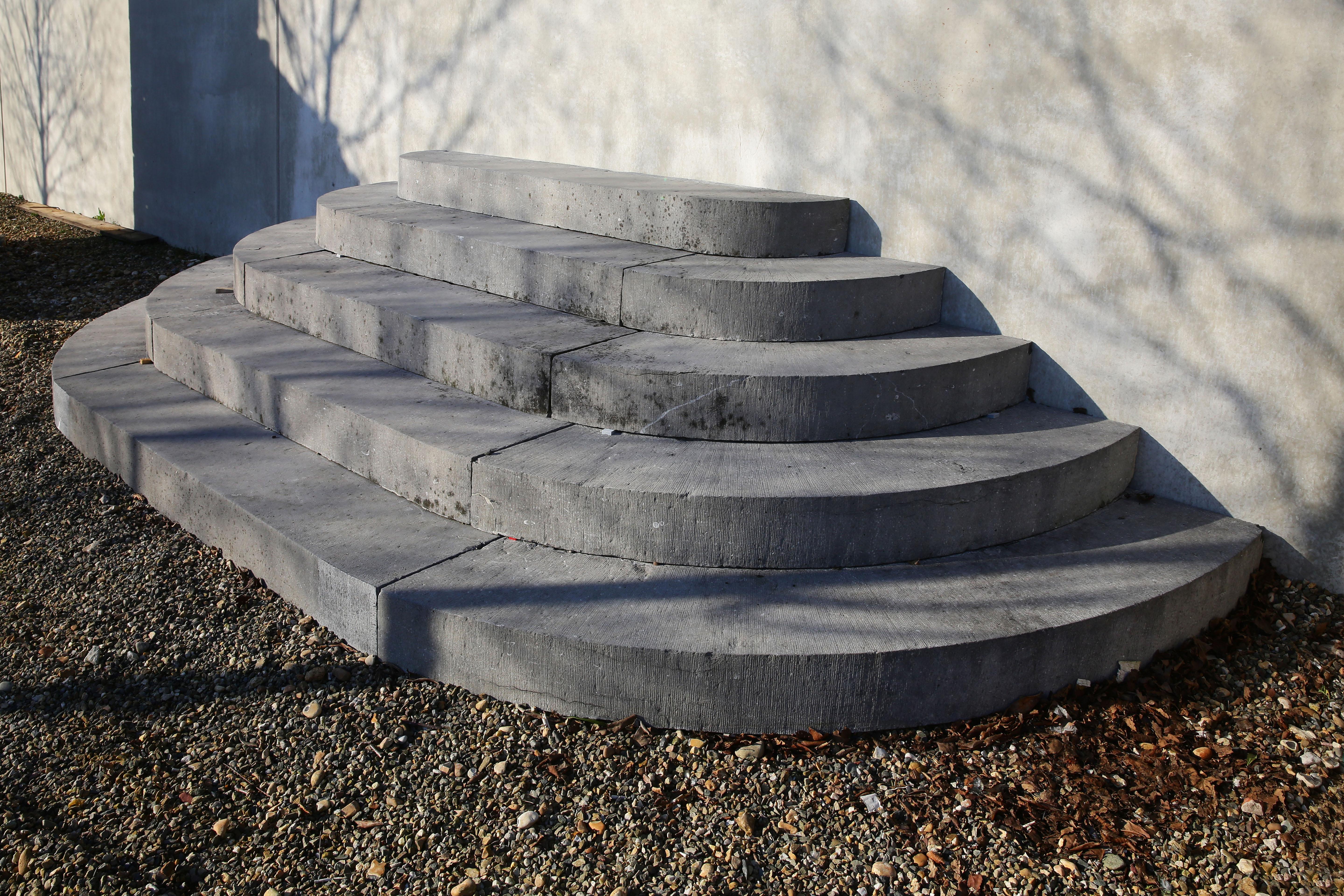 We have a beautiful antique castle staircase from the 19th century in our collection! This Belgian bluestone staircase is solid and the sides are refined. The round shapes make this staircase unique and exclusive!