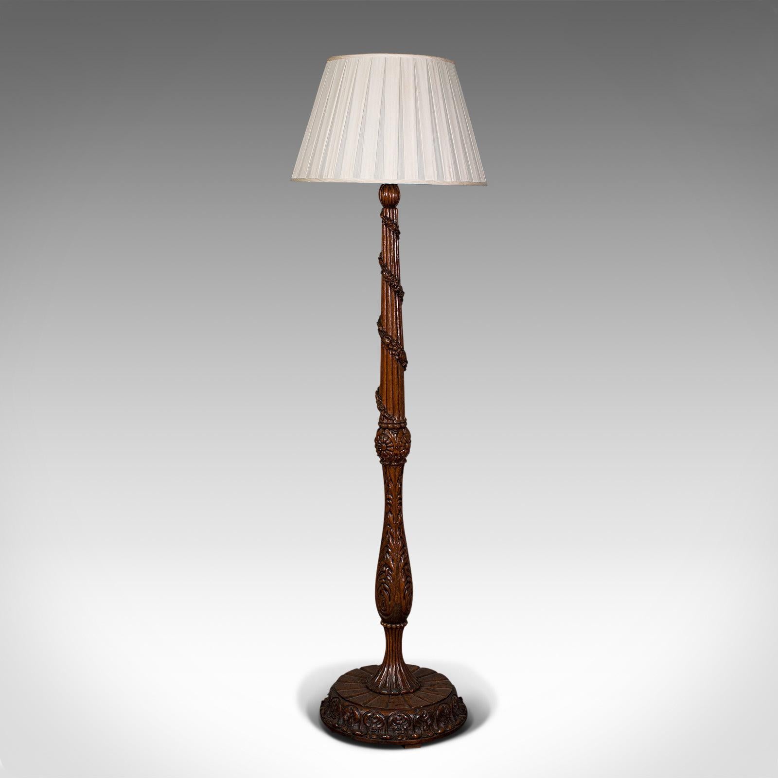 20ième siècle Lampe standard ancienne, Forêt-Noire, continentale, chêne, salon, lumière, édouardienne en vente