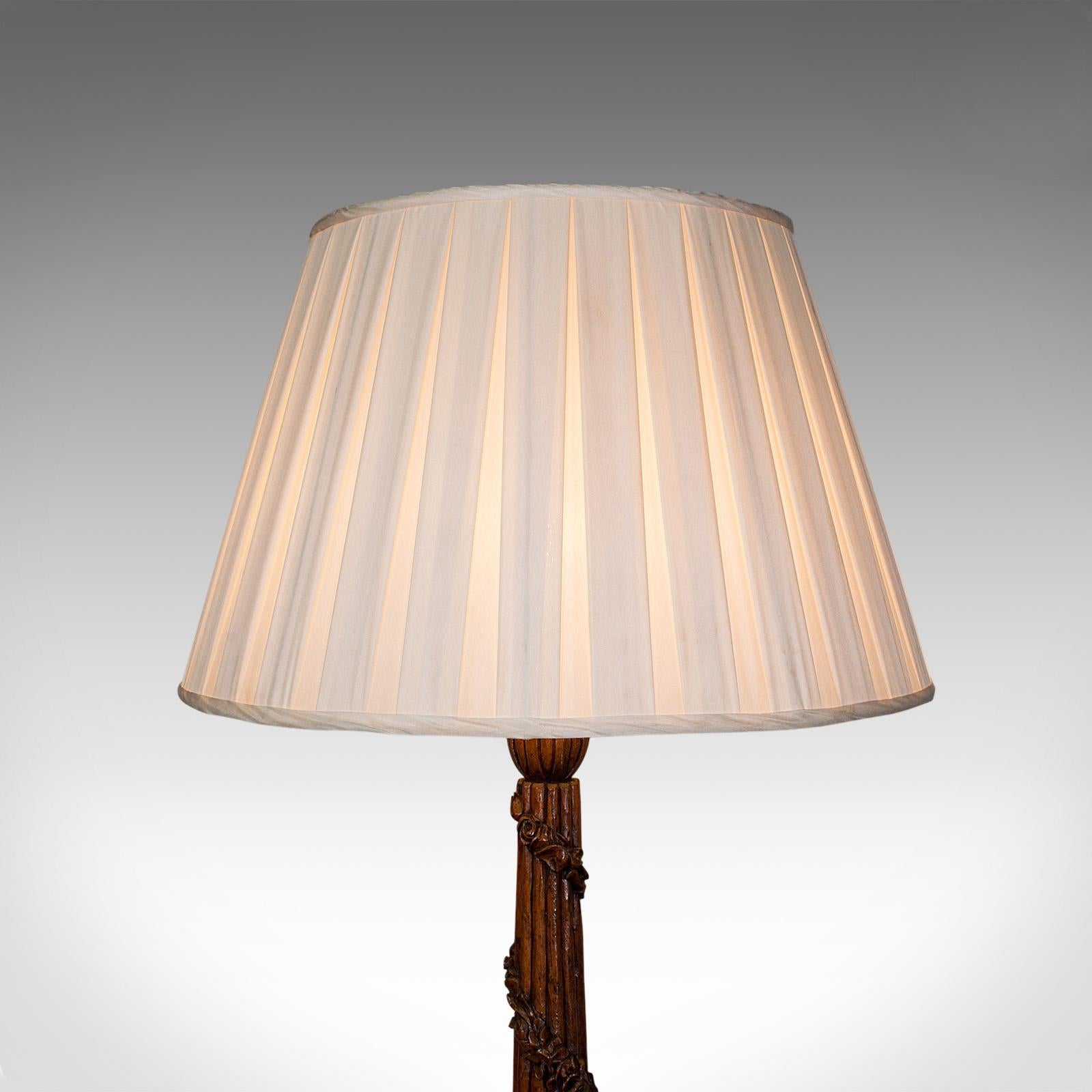 Chêne Lampe standard ancienne, Forêt-Noire, continentale, chêne, salon, lumière, édouardienne en vente