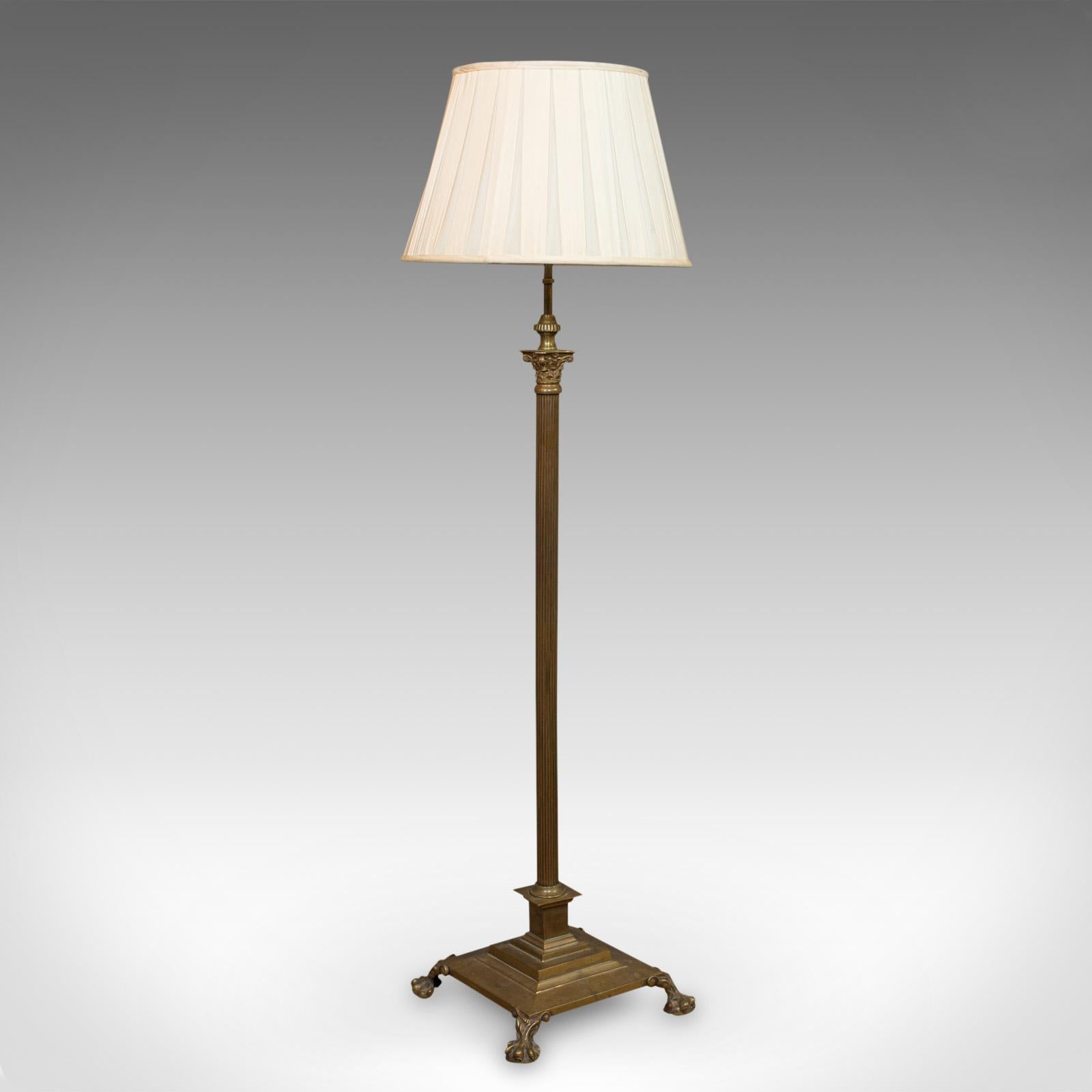 This is an antique standard lamp. An English, brass adjustable floor light, dating to the Edwardian period, circa 1910.

Period Edwardian standard lamp
Displays a desirable aged patina
Brass podium and fluted column in Corinthian