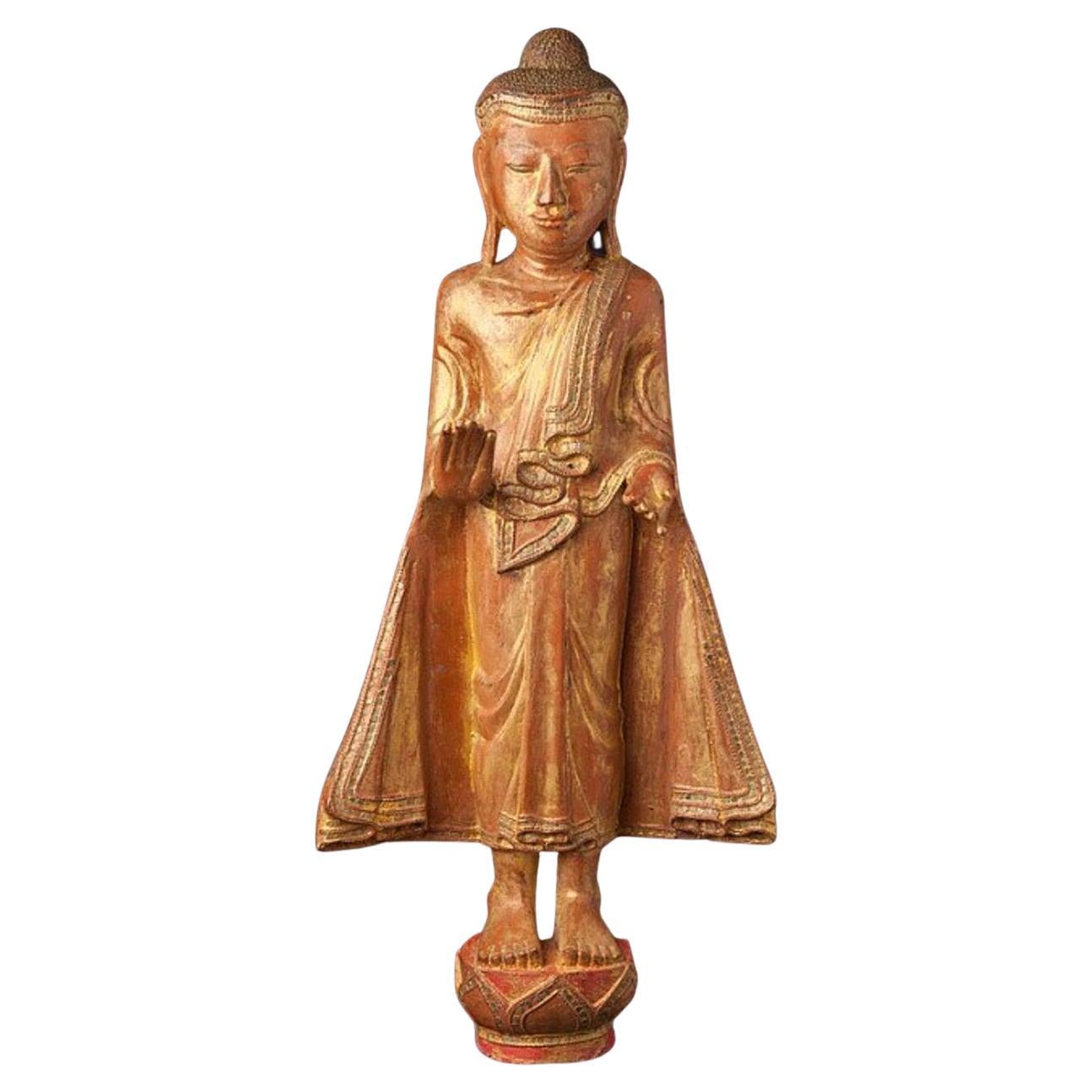 Antike stehende Mandalay-Buddha-Statue aus Burma im Angebot