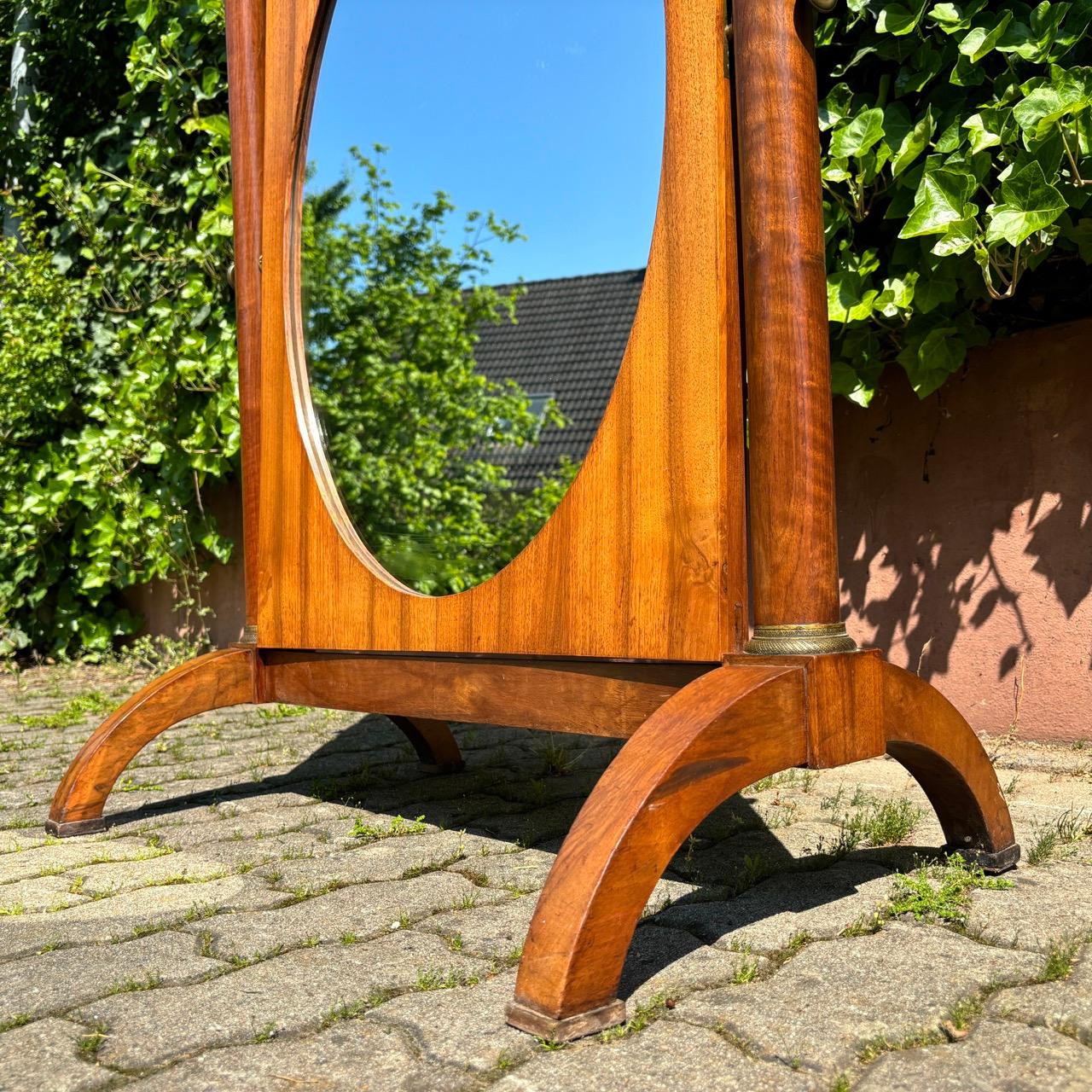 Antique Mirror  Classicismo - Impero  Noce In condizioni buone in vendita a Würzburg, DE