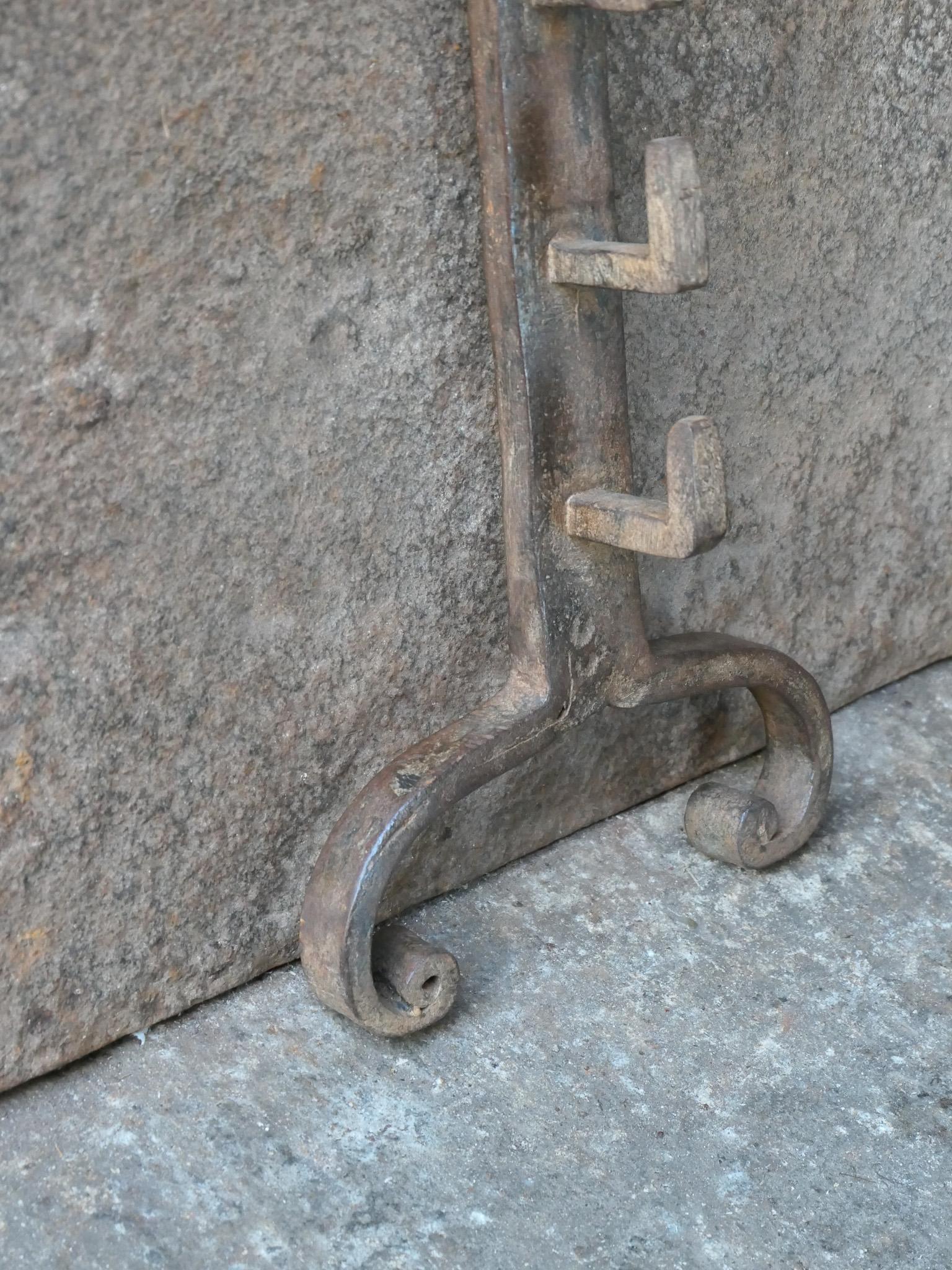 Ferro battuto Antico porta-spiedo in piedi, XIX-XX secolo in vendita