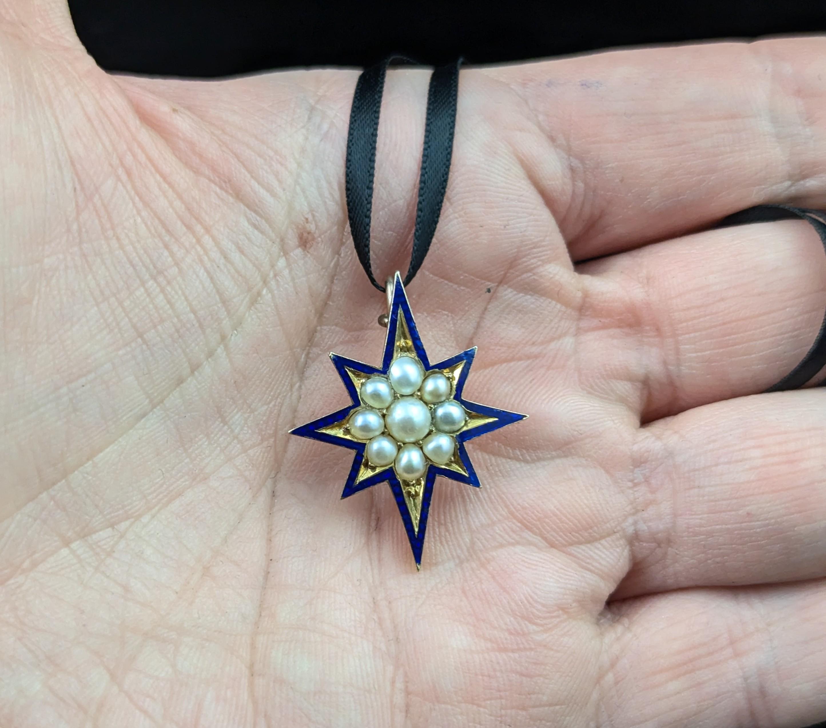 Pendentif étoile ancienne, émail bleu, perle fendue, or jaune 9 carats en vente 4
