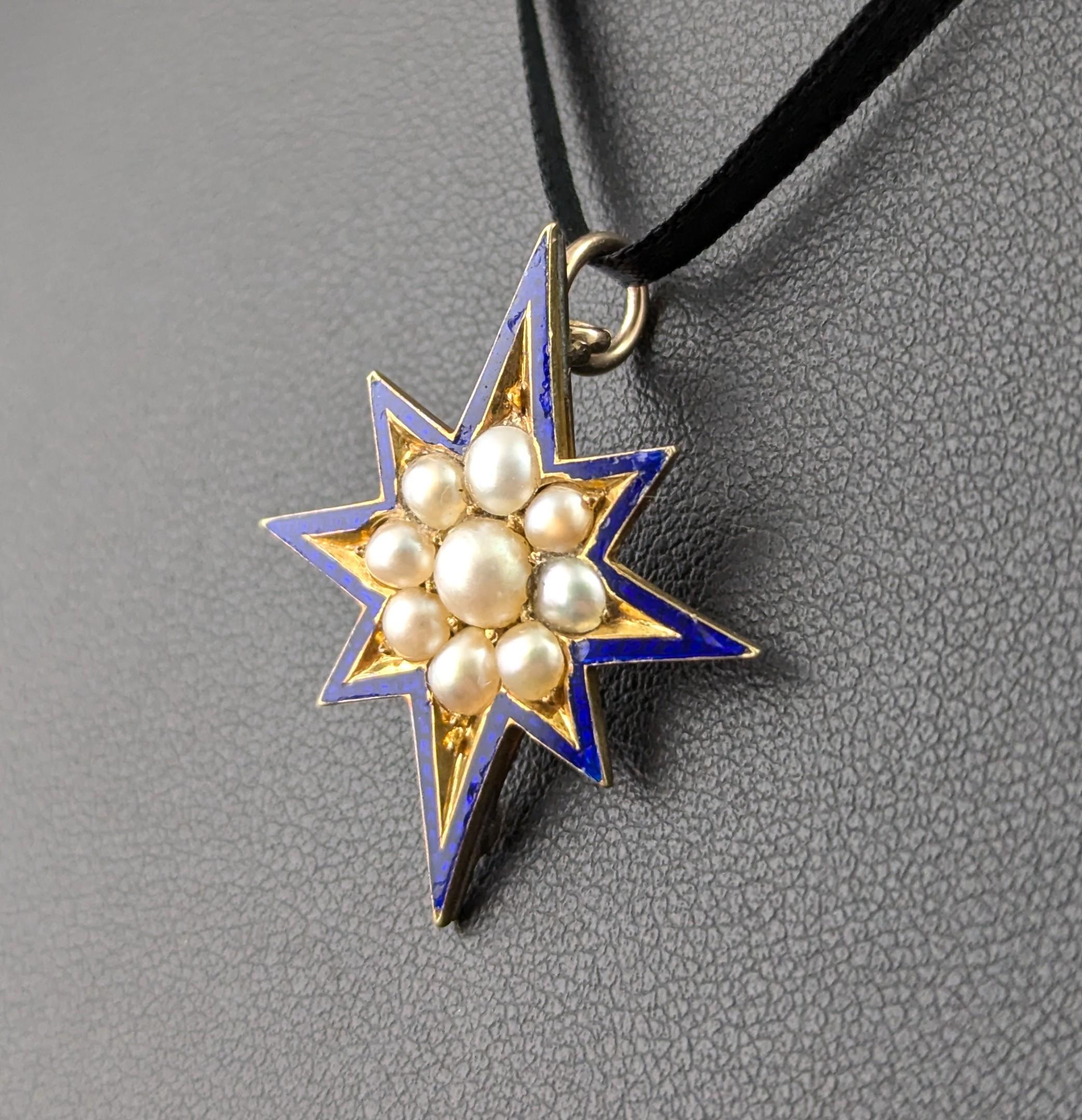 Pendentif étoile ancienne, émail bleu, perle fendue, or jaune 9 carats Bon état - En vente à NEWARK, GB
