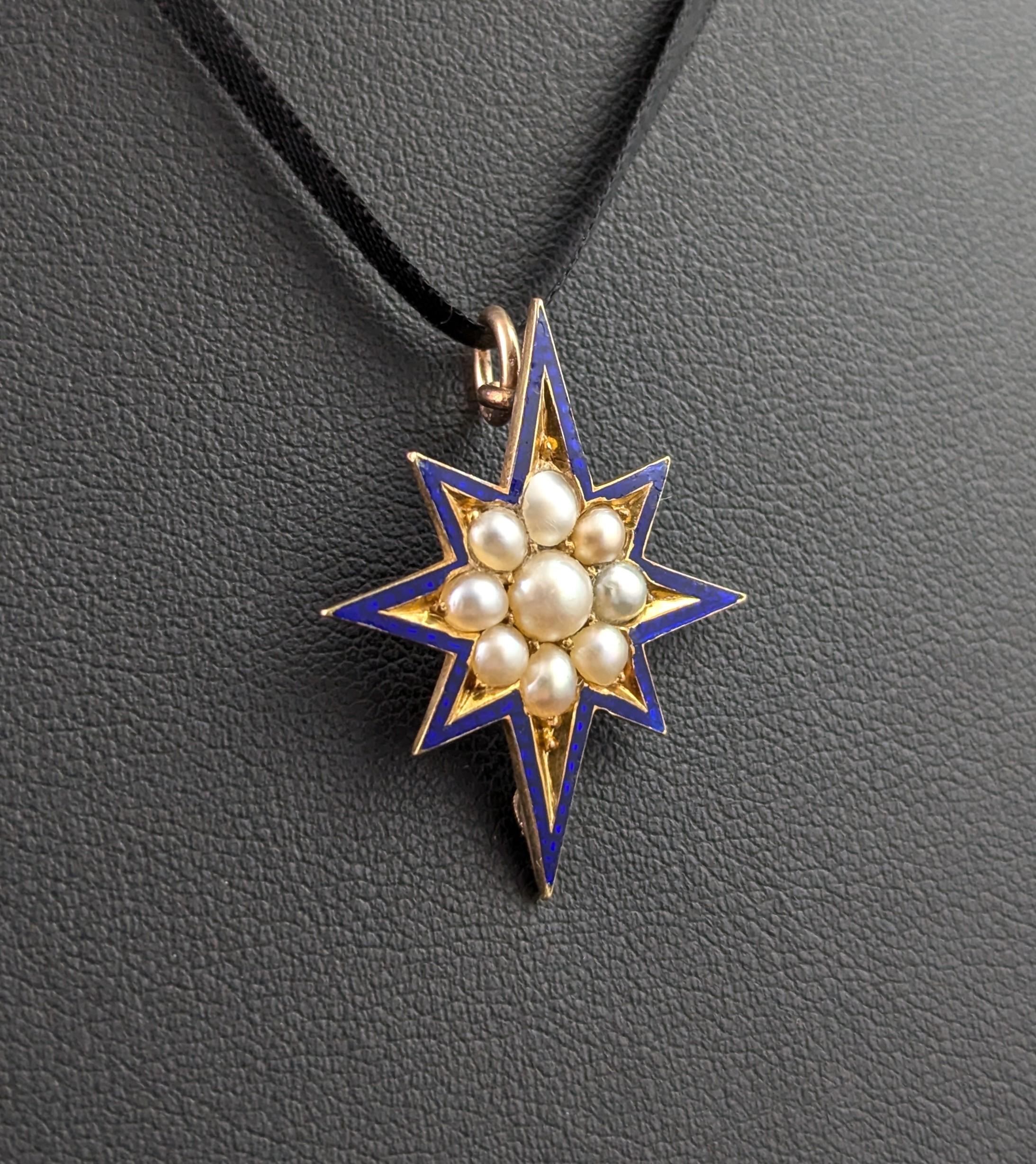Pendentif étoile ancienne, émail bleu, perle fendue, or jaune 9 carats Unisexe en vente