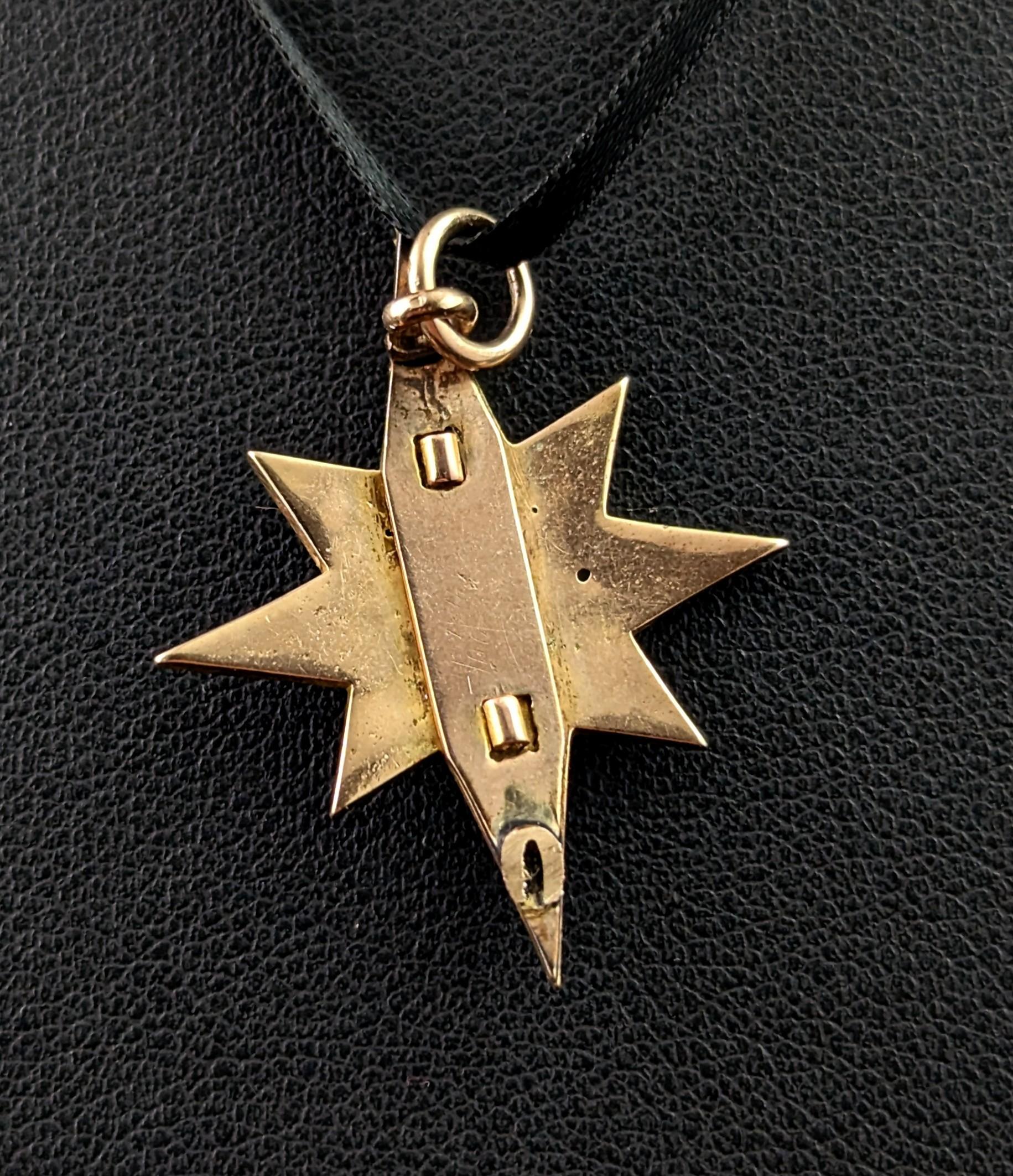 Pendentif étoile ancienne, émail bleu, perle fendue, or jaune 9 carats en vente 3