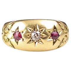 Antiker Ring mit Rubin und Diamanten in Sternfassung, 18 Karat Gold 