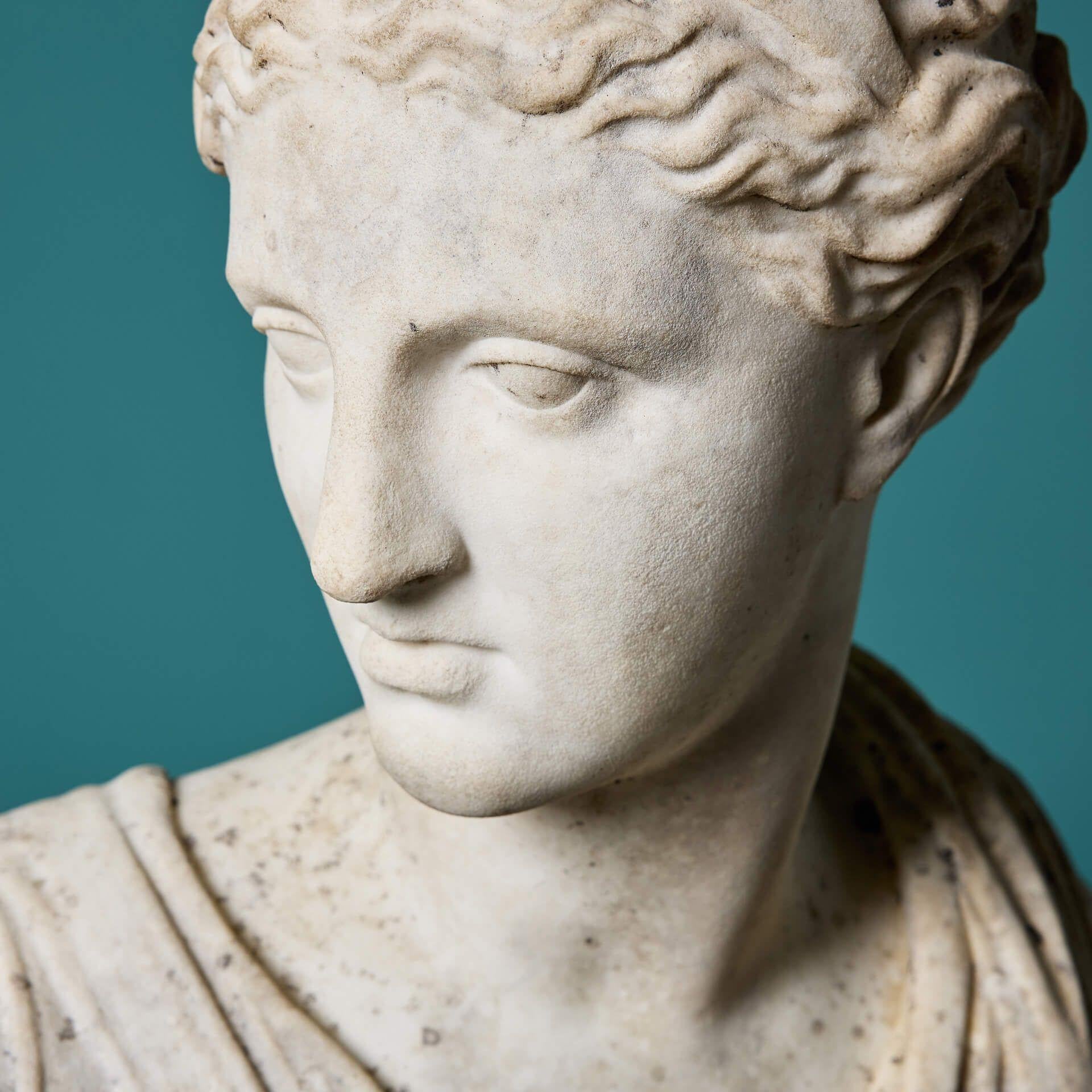 Grand Tour Buste de Diane antique en marbre statuaire en vente