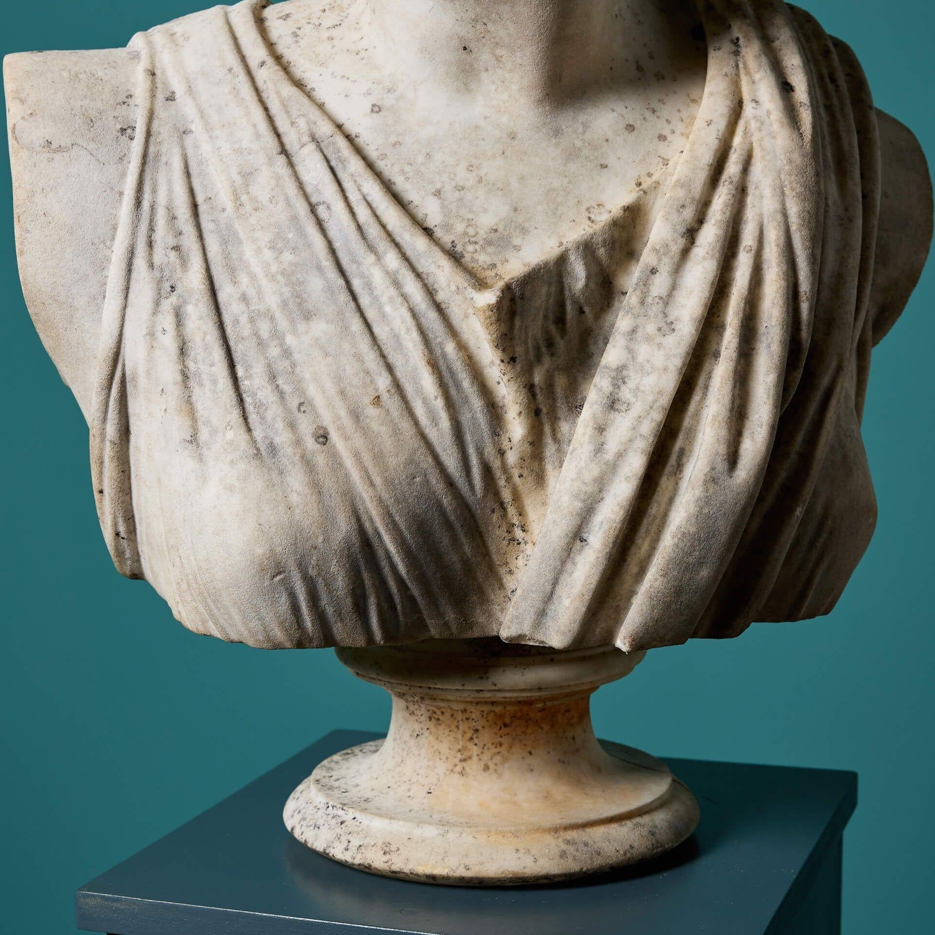 italien Buste de Diane antique en marbre statuaire en vente