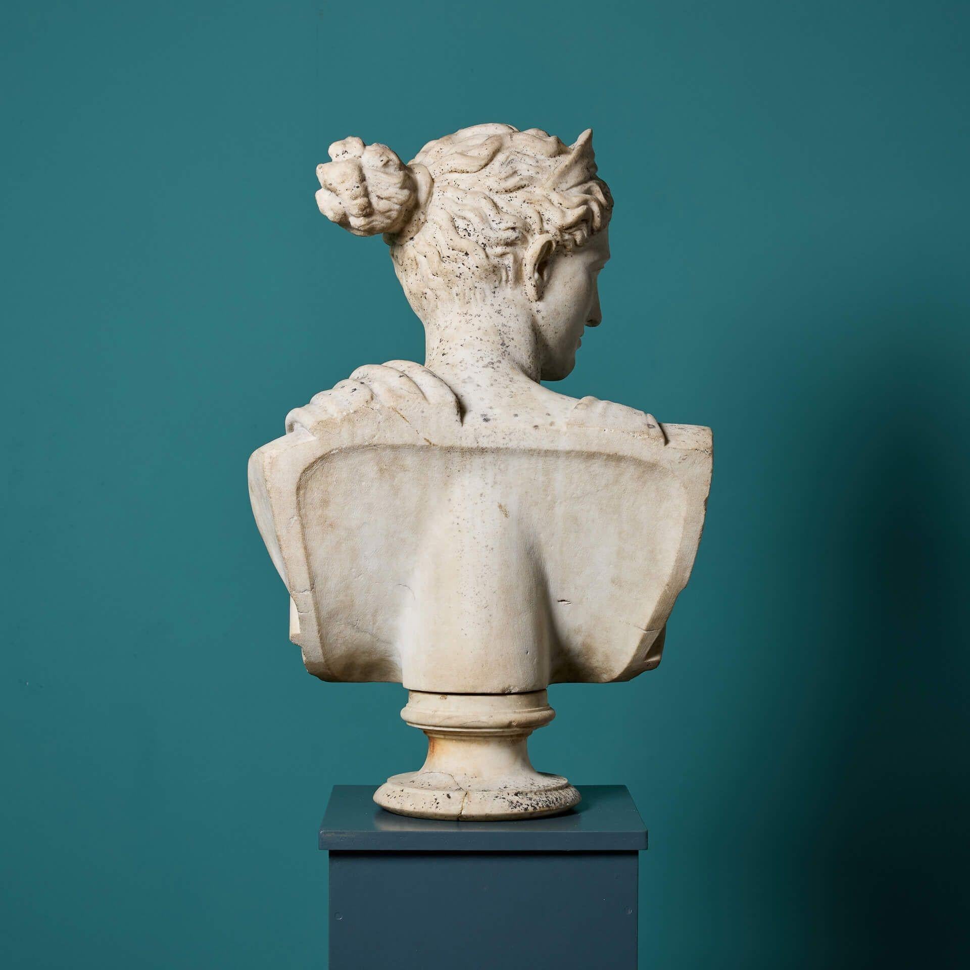 XIXe siècle Buste de Diane antique en marbre statuaire en vente