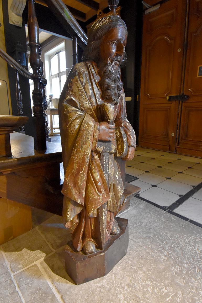 Schöne geschnitzte Holzstatue aus dem 20. Jahrhundert.
Ursprünglich aus Belgien.