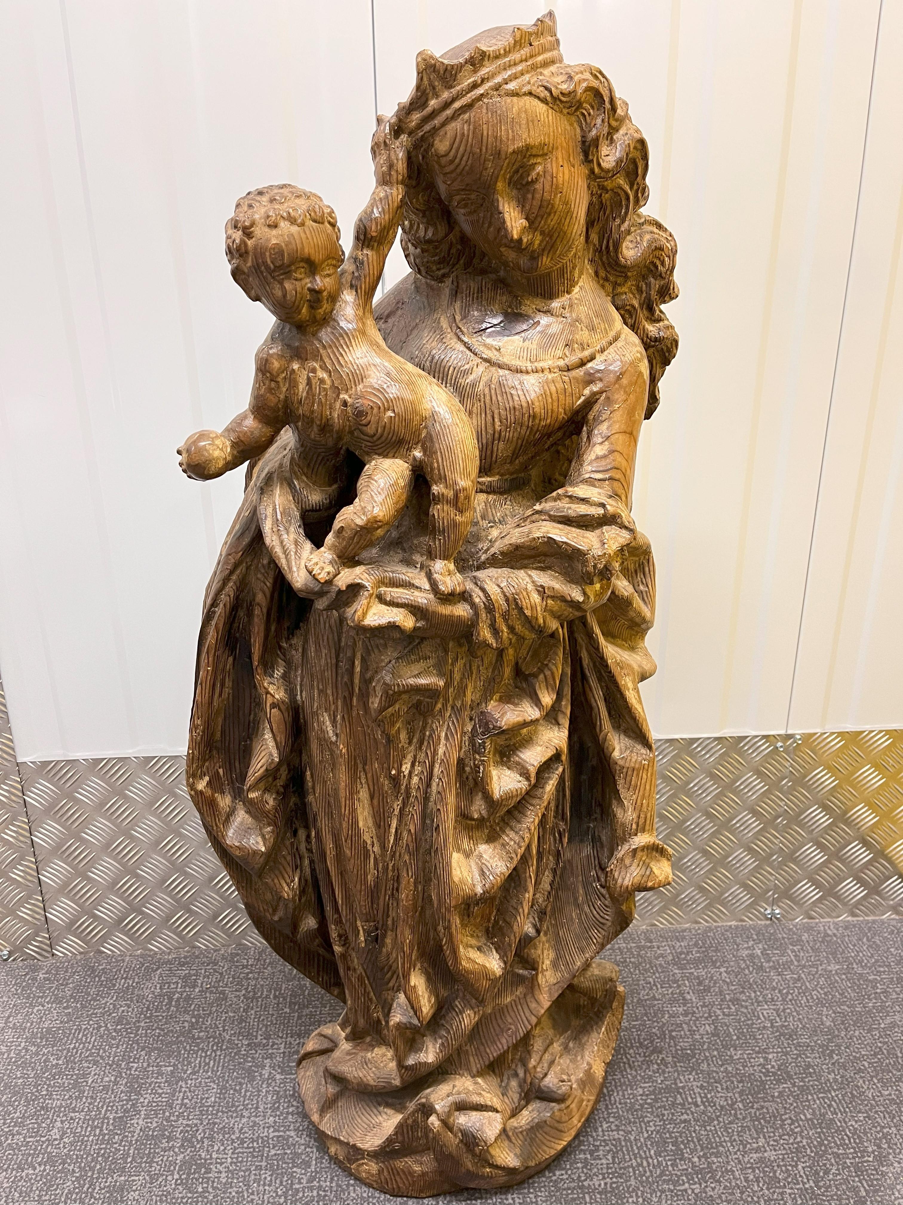 Antique Statue of Virgin Mary and Child , 19th Century In Good Condition For Sale In Basildon, GB