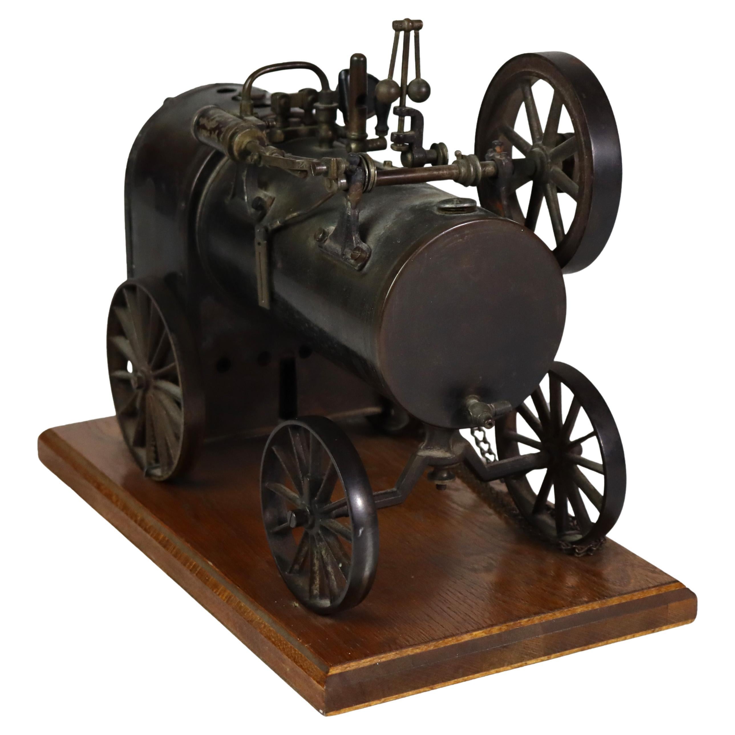 Antico modello di motore a vapore per trattori con brevetto di venditore C1910