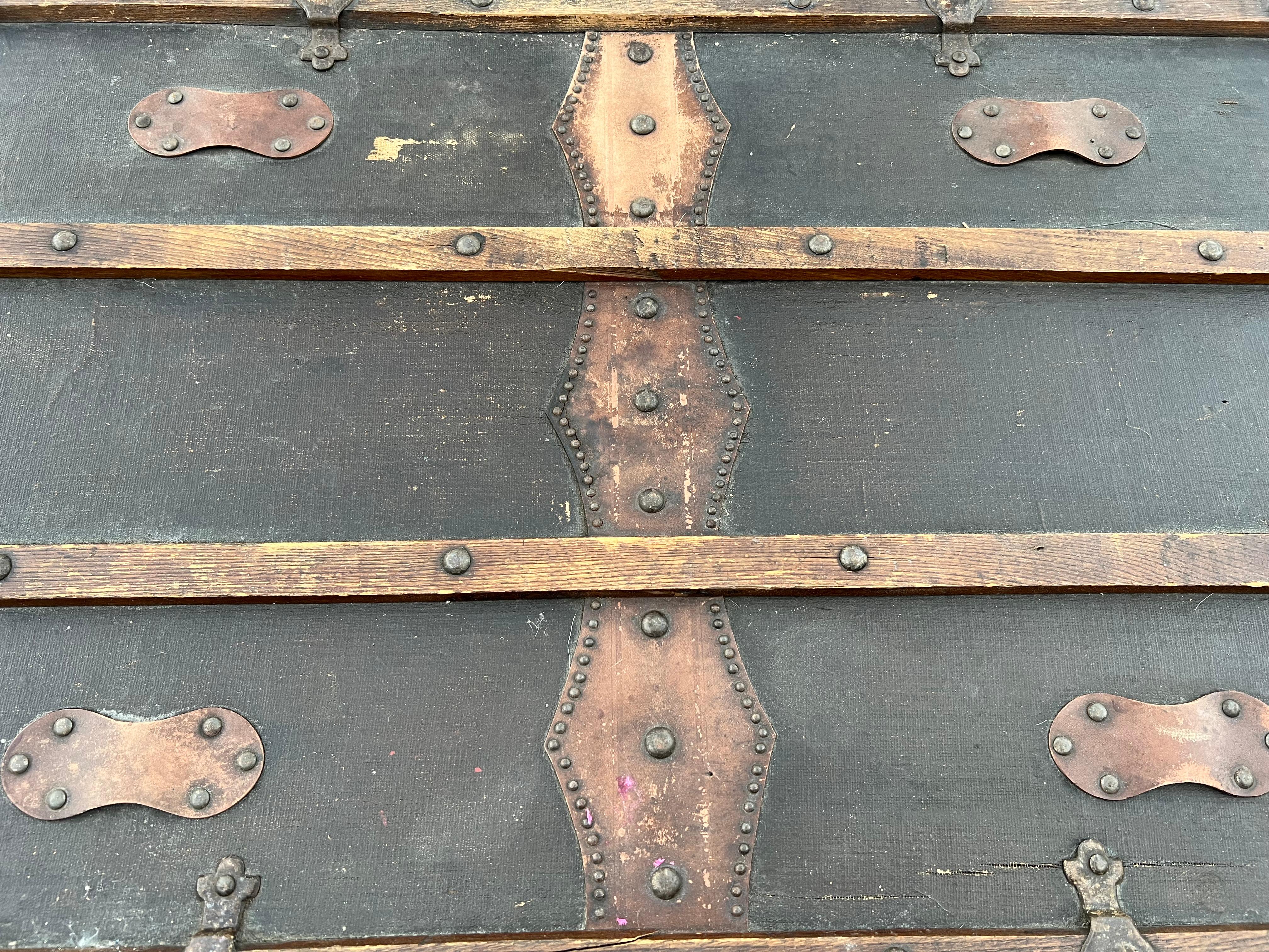 Antique Steamer Trunk Late 19th Century For Sale 2