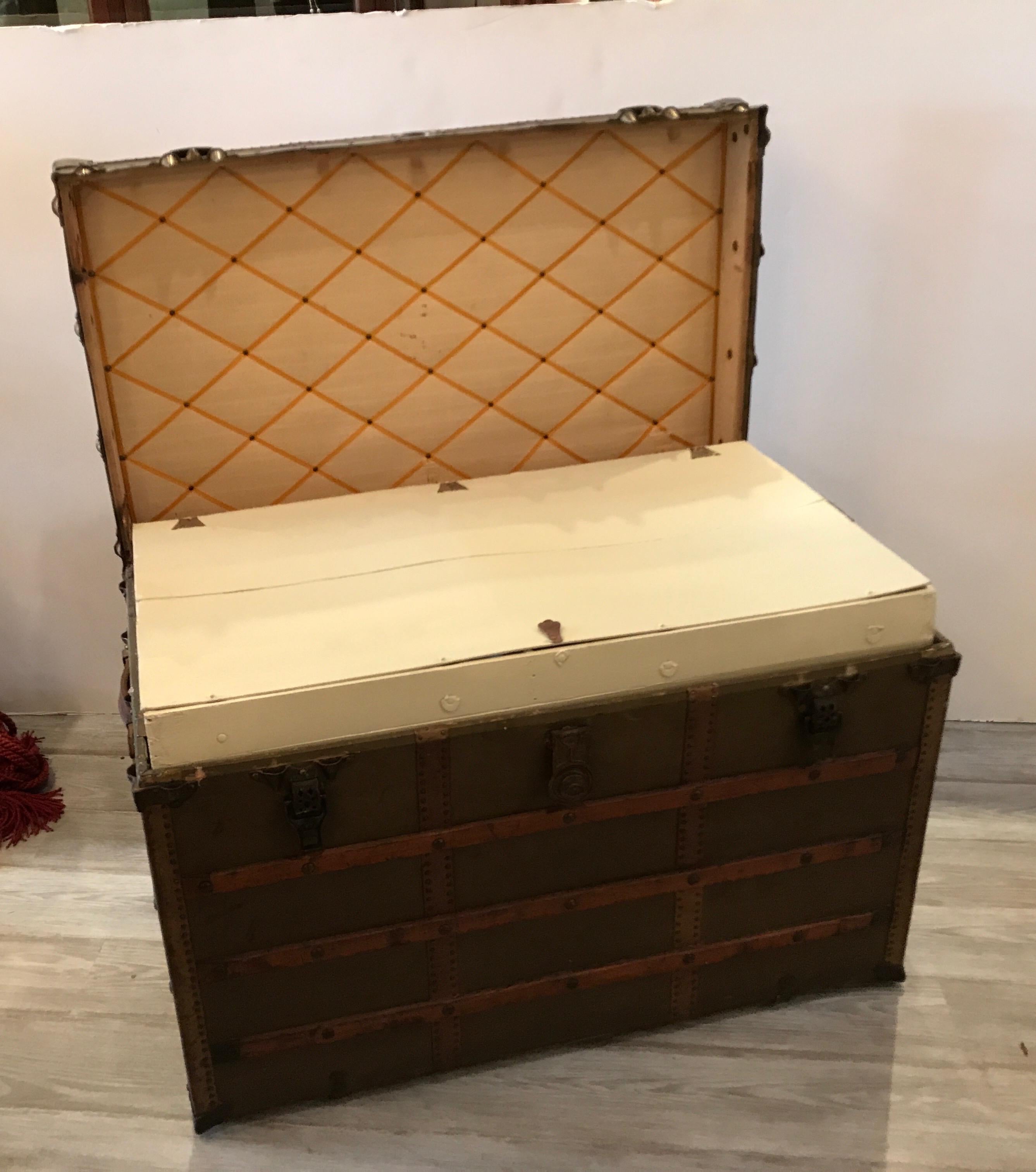 antique steamer trunk with interior tray compartment