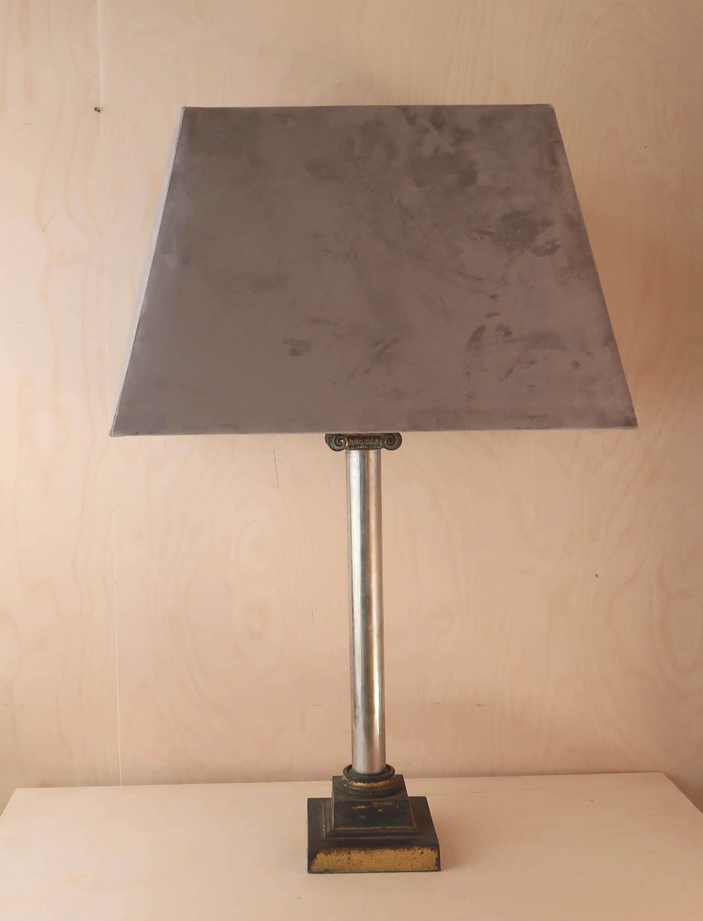Autre Lampe de table à colonne ionique en acier antique et laiton. Anglais, début du 19e siècle en vente