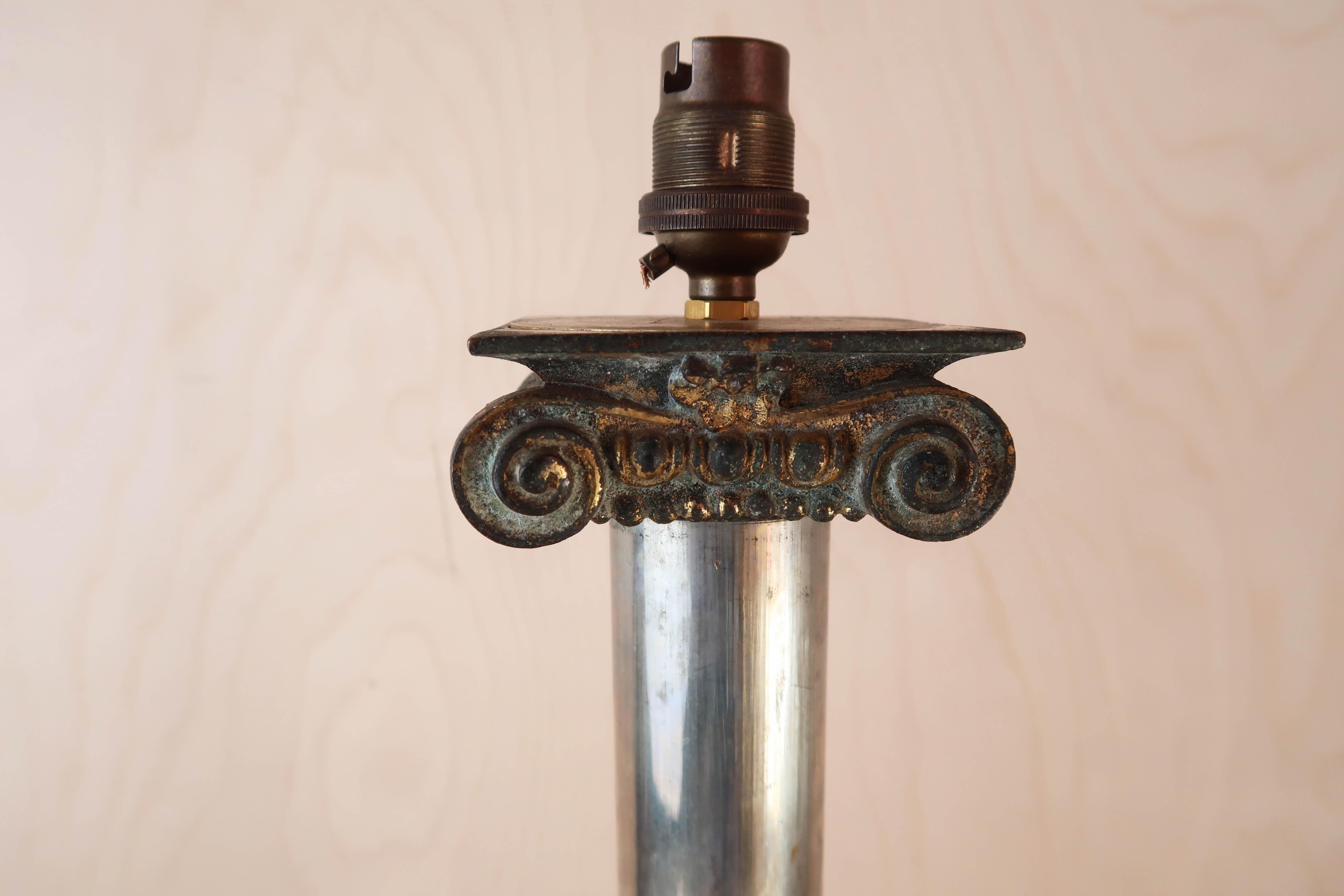 XIXe siècle Lampe de table à colonne ionique en acier antique et laiton. Anglais, début du 19e siècle en vente