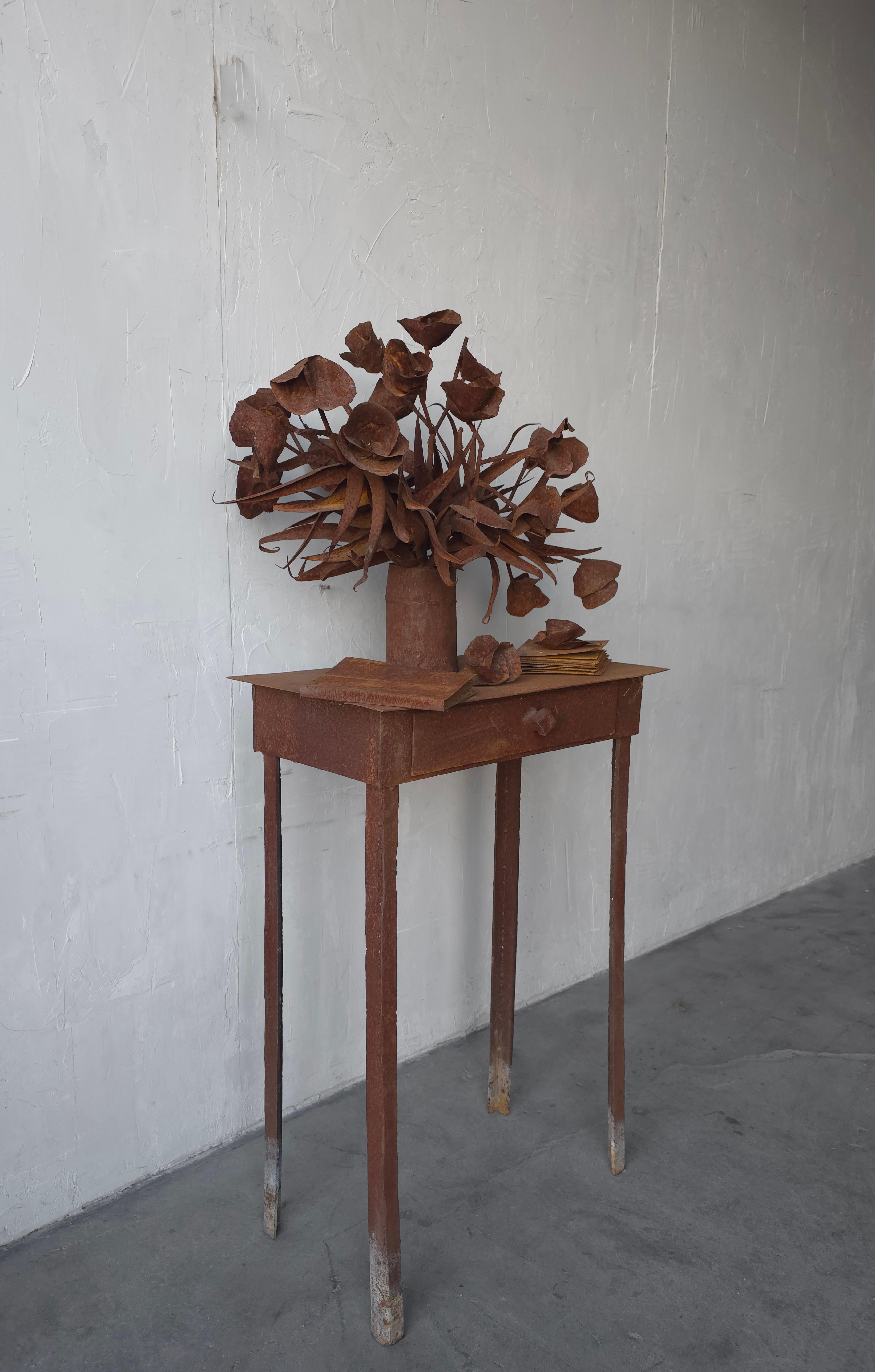Antikes brutalistisches Blumenarrangement und Tischskulptur aus Stahl im Angebot 1