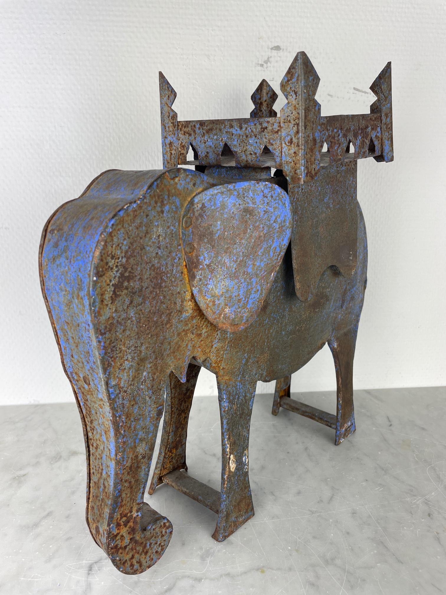 Éléphant ancien en acier, pièce décorative d'éléphant fabriquée à la main, Inde Arts & Craft en vente 2