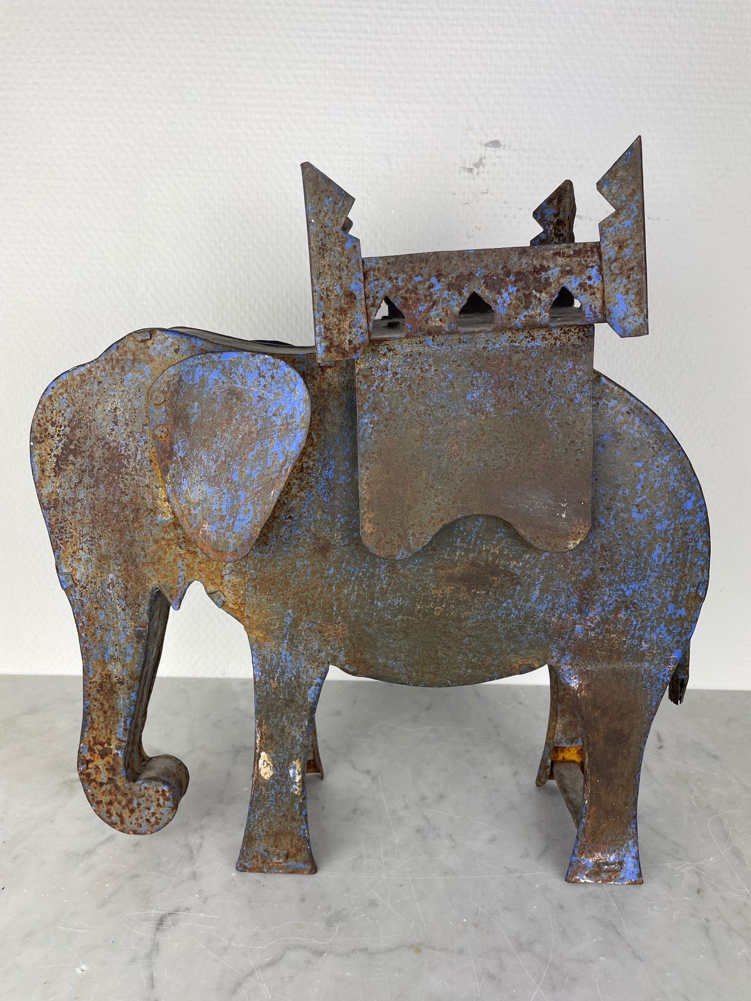 Éléphant ancien en acier, pièce décorative d'éléphant fabriquée à la main, Inde Arts & Craft en vente 3
