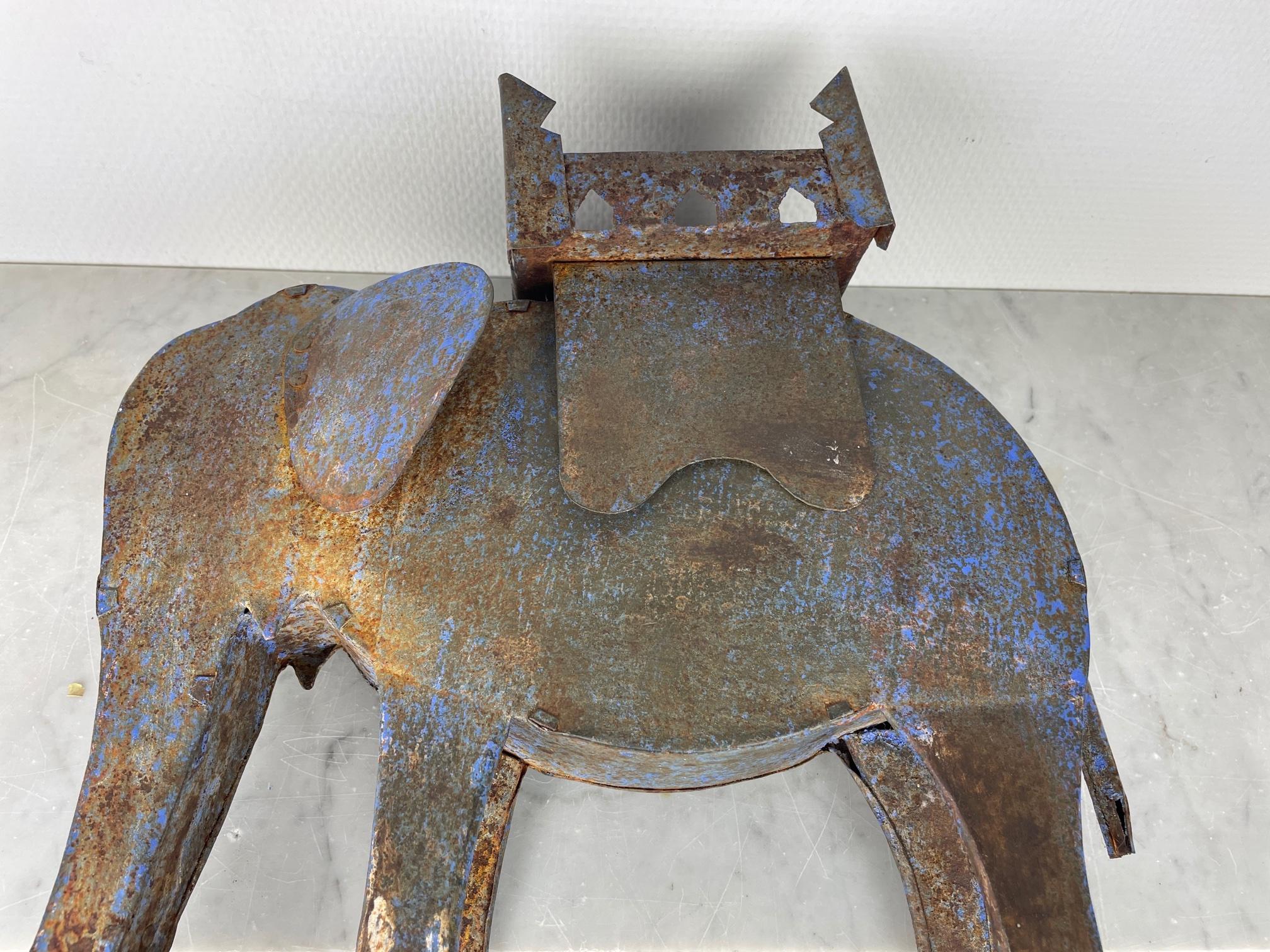 Antiker antiker Stahl Elefant, handgefertigter Elefant, Indien Arts & Craft, Dekorationsstück (Anglo-indisch) im Angebot