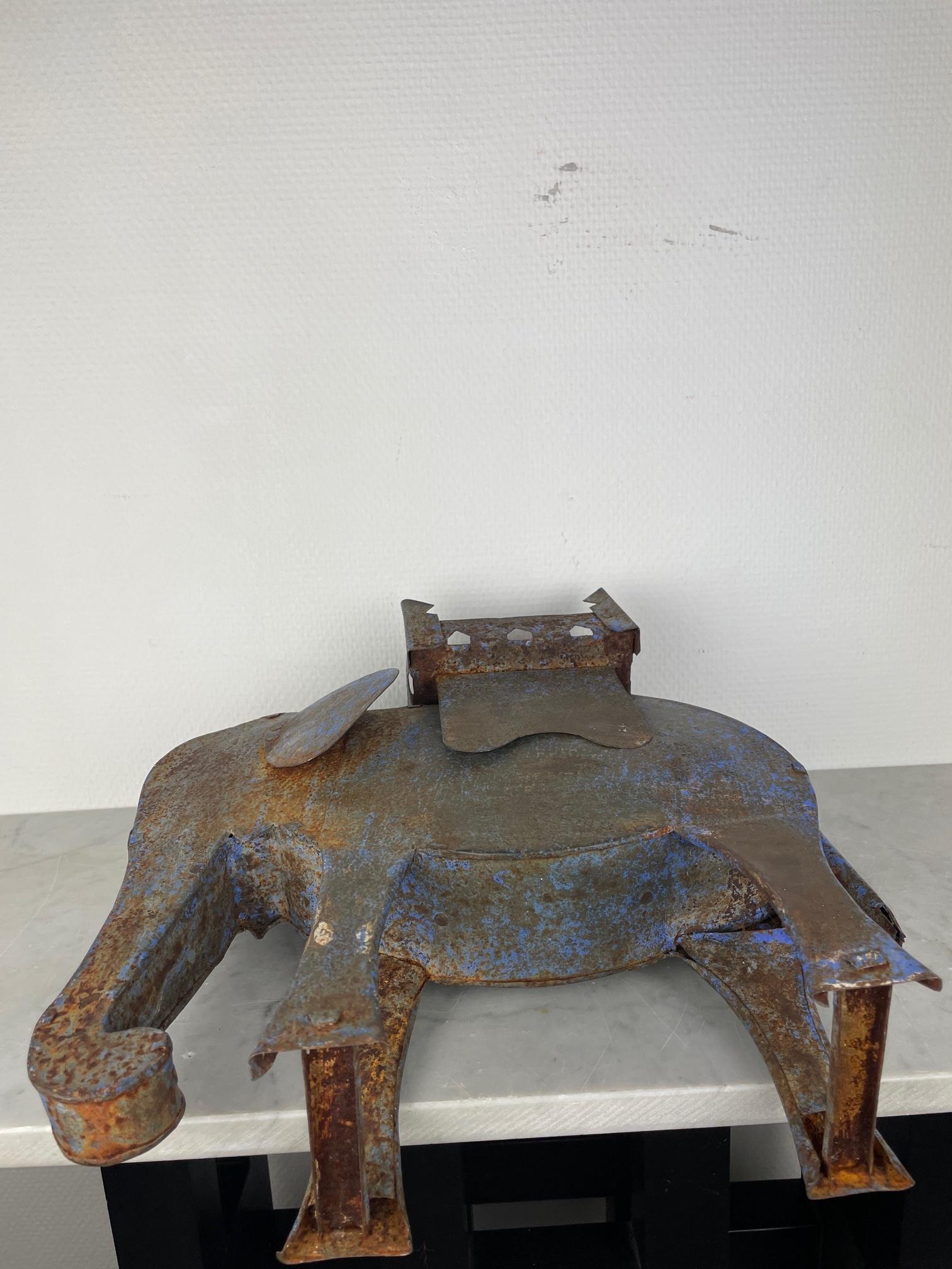 Anglo-indien Éléphant ancien en acier, pièce décorative d'éléphant fabriquée à la main, Inde Arts & Craft en vente