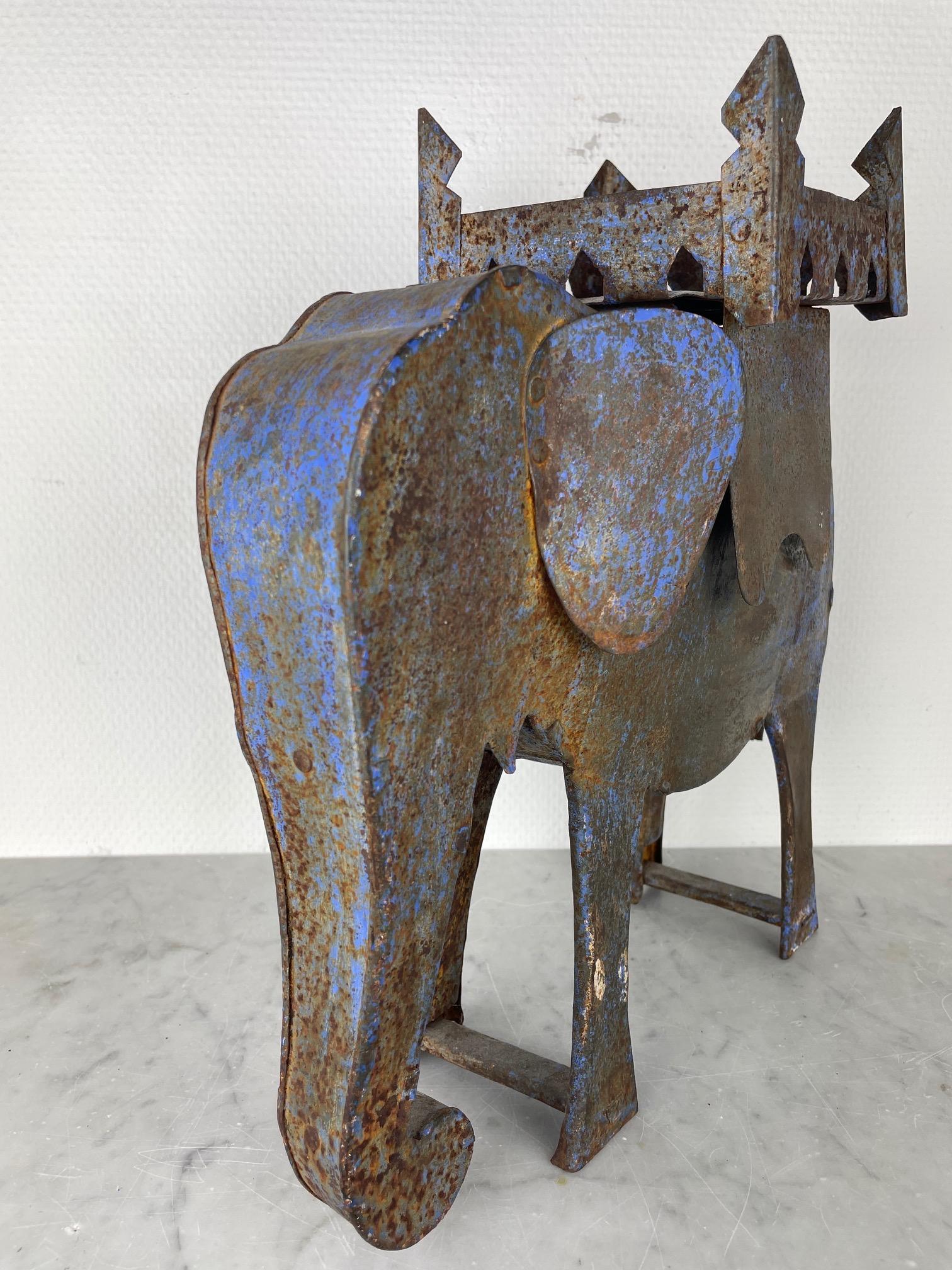 Antiker antiker Stahl Elefant, handgefertigter Elefant, Indien Arts & Craft, Dekorationsstück (Frühes 20. Jahrhundert) im Angebot