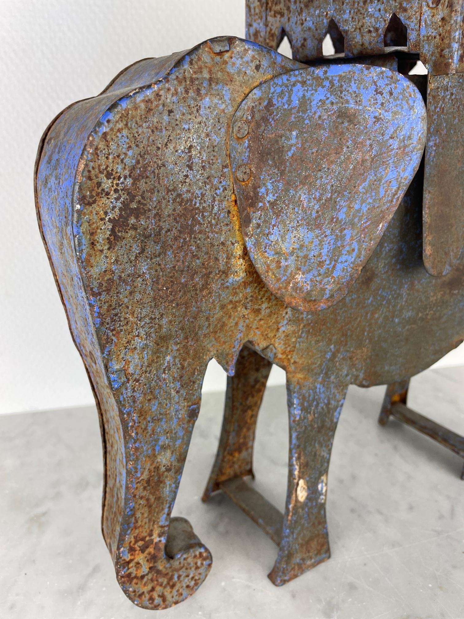 Début du 20ème siècle Éléphant ancien en acier, pièce décorative d'éléphant fabriquée à la main, Inde Arts & Craft en vente