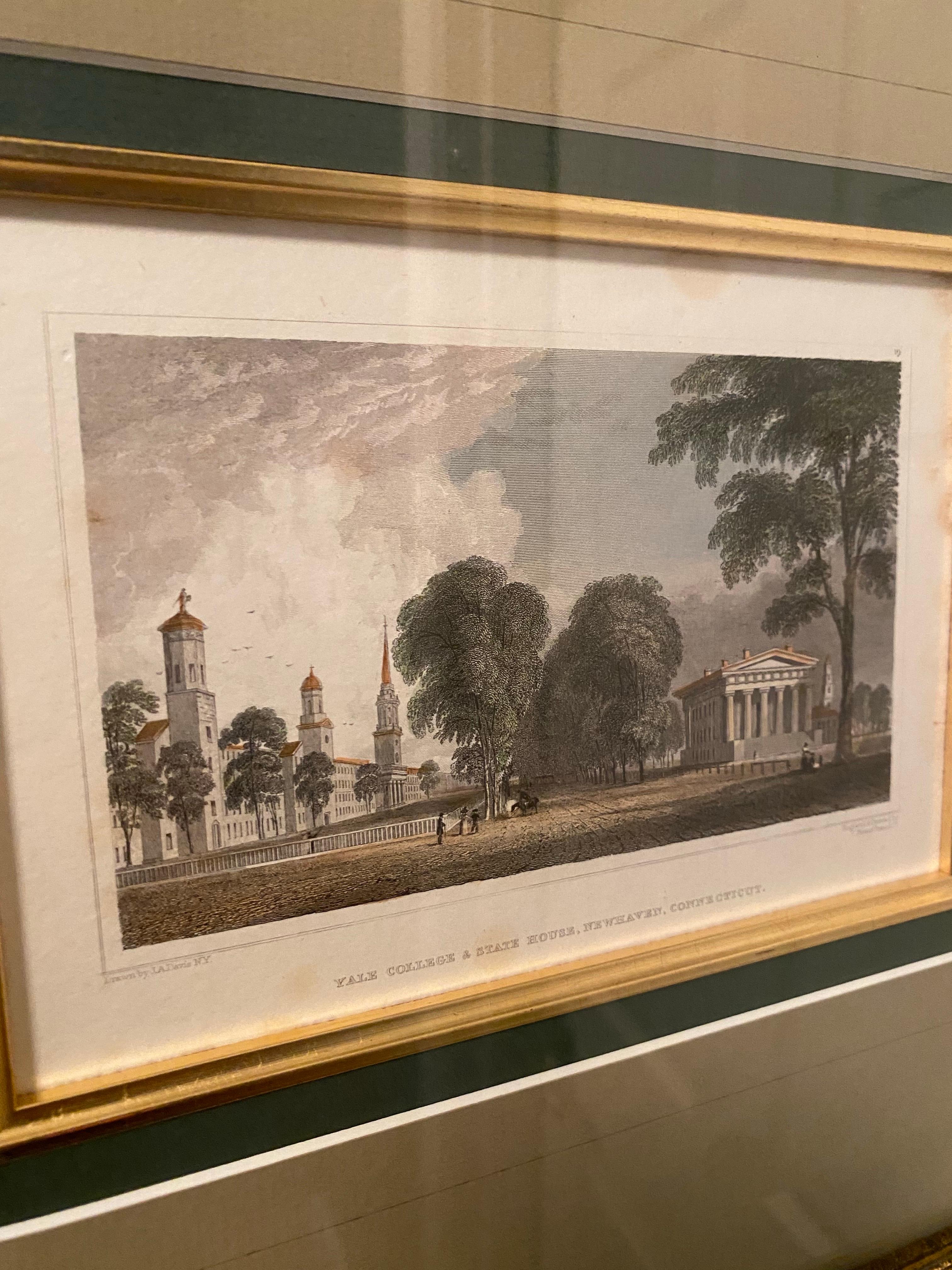 Incredibile litografia antica dello Yale College & State House di New Haven, Connecticut, opera dell'artista Alexander Jackson Davis (1803-1892).  Questo pezzo è stato inciso da Fenner Sears Co. L'opera raffigura la vista che guarda a sud-ovest,