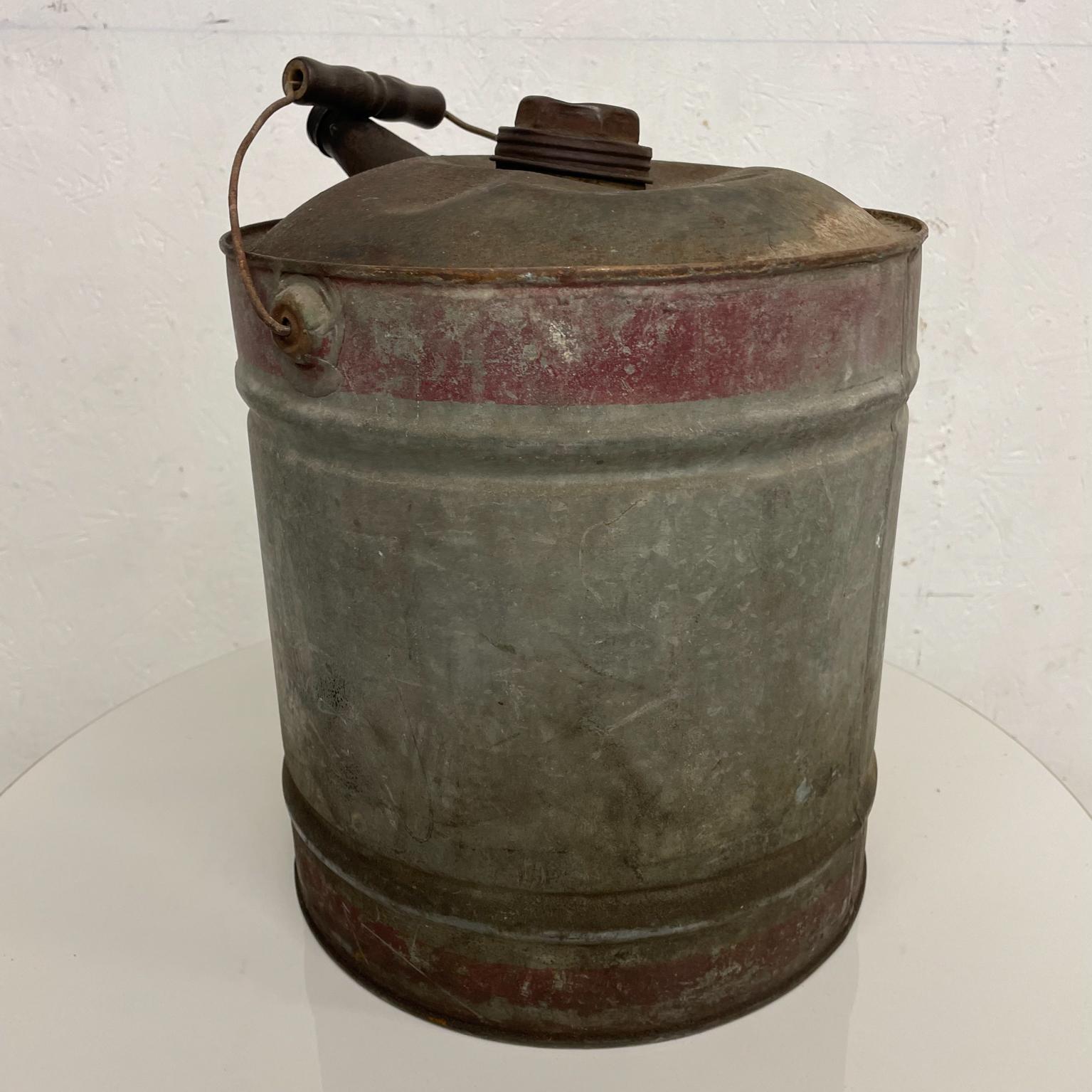 Antique Steel Can Funnel Spout & Carry Handle Wheeling Corrugating Company WV In Fair Condition In Chula Vista, CA