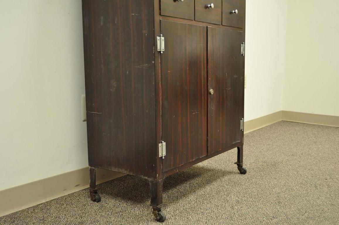 Antique Steel Metal Dental Cabinet Bathroom Storage Display Medical Industrial In Good Condition In Philadelphia, PA