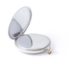Reloj de bolsillo de acero antiguo