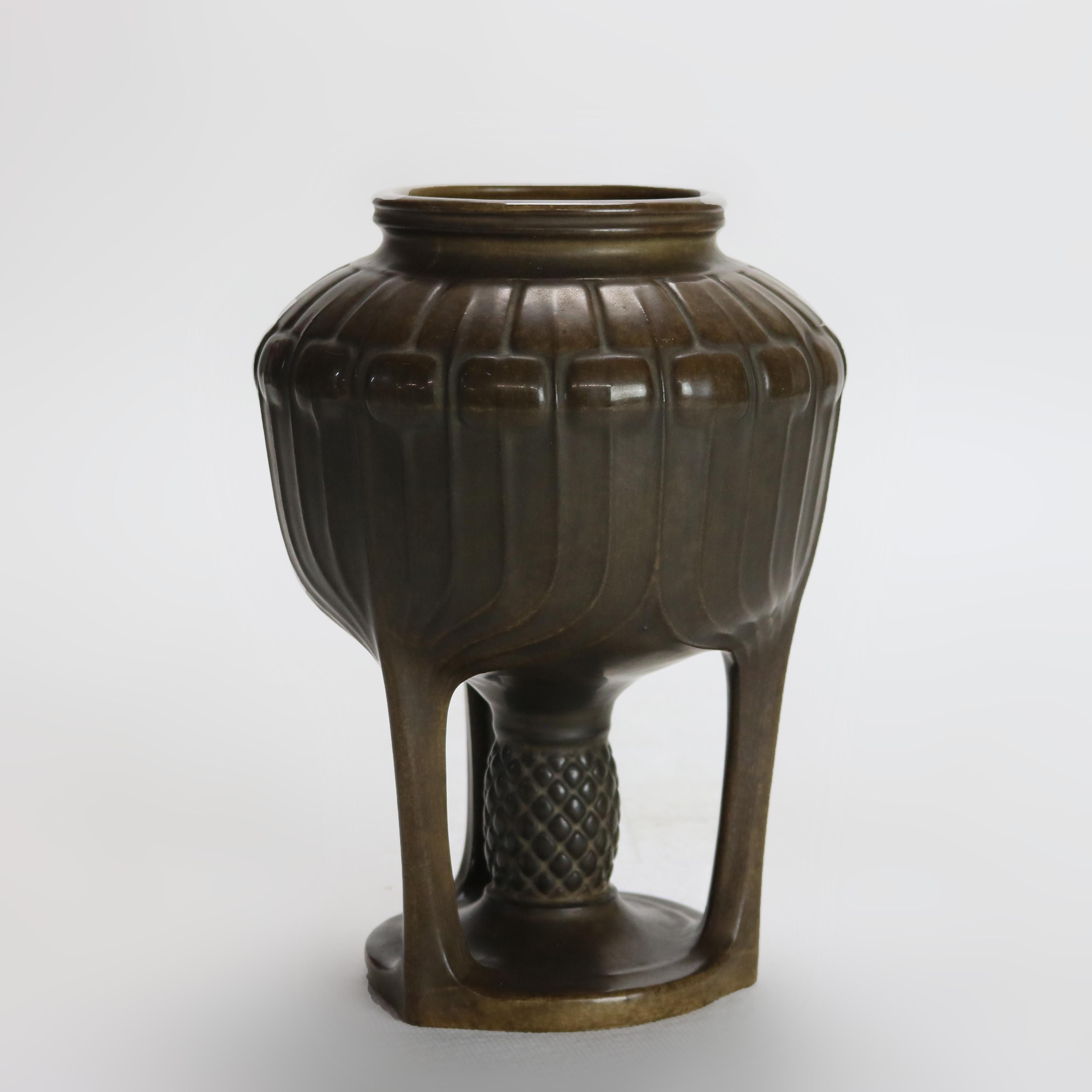 XX secolo Antico vaso in ceramica marrone Stellmacher Teplitz Art & Crafts, firmato, C1920
