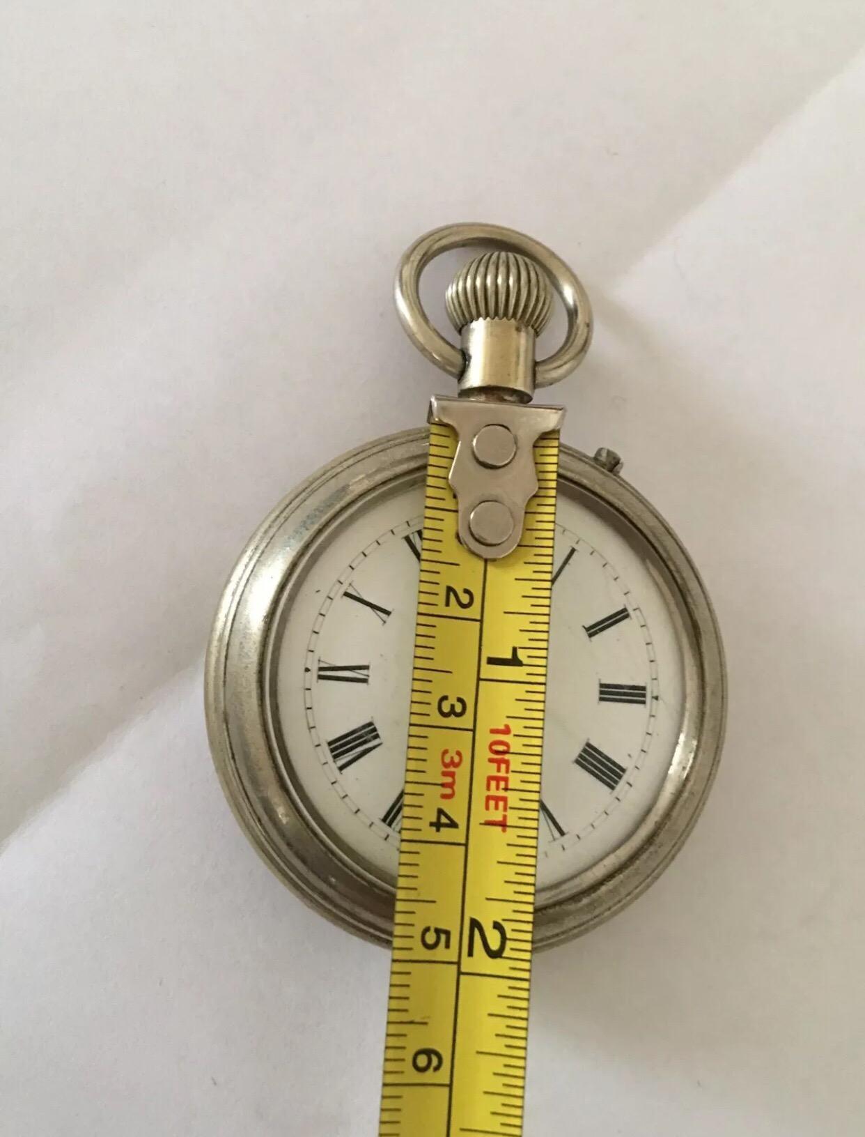 Antike mechanische Taschenuhr mit Stiefeln, Anstecknadelfassung im Angebot 1