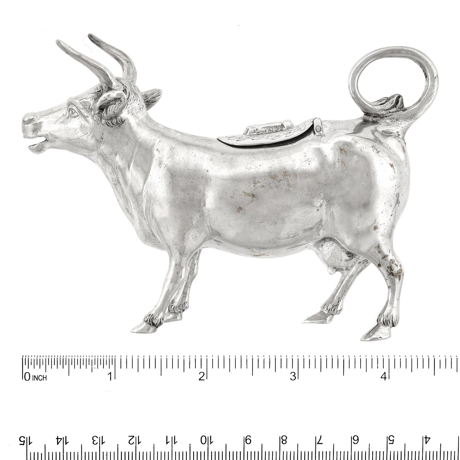 Argento Antica lattiera di mucca in argento in vendita