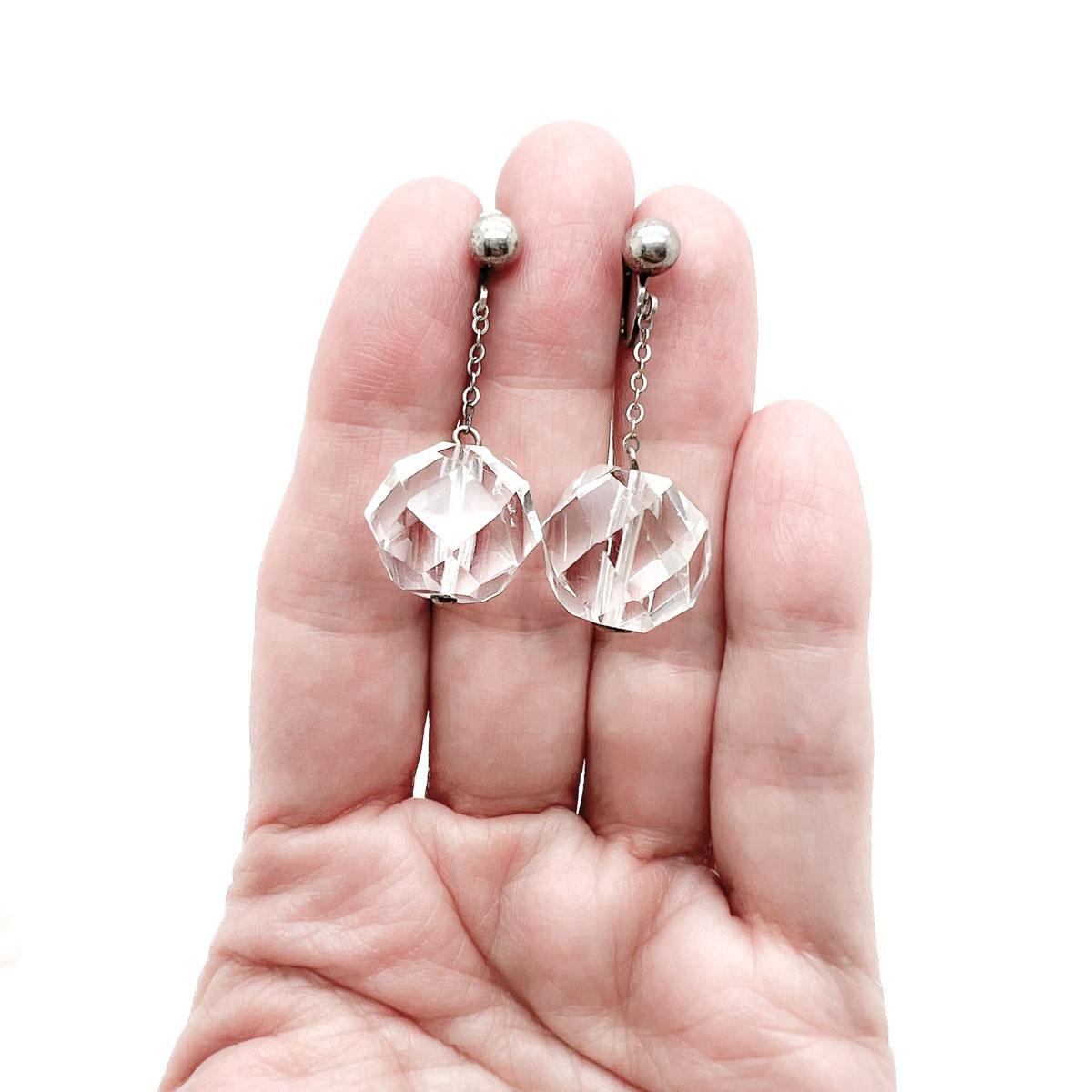 Boucles d'oreilles anciennes en cristal taillé et facetté 1910s Bon état - En vente à Wilmslow, GB